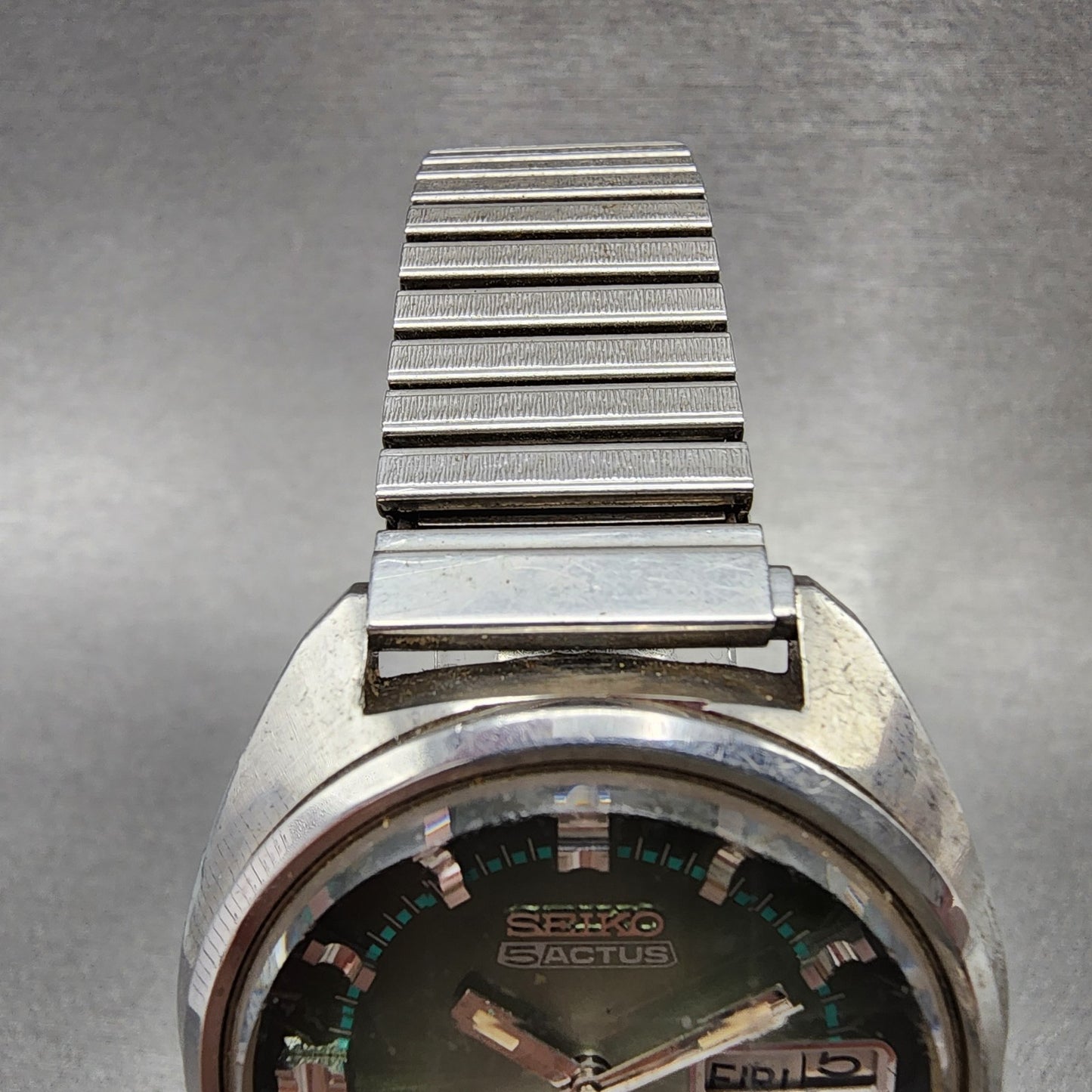 Seiko 5Actus Watch Men 37mm Green Dial Silver Tone Daydate 7019-7210 Runs READ!!