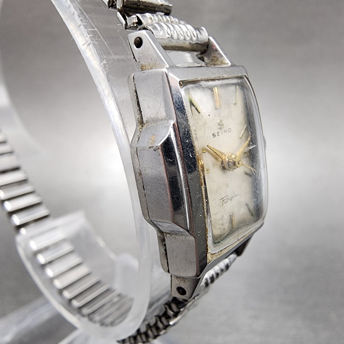 Seiko Purple Watch Women 14mm Cream dial Silver Tone Manual Wind Runs 5219