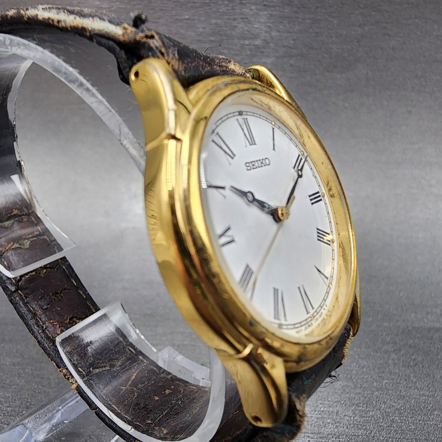 Seiko Watch Men 34mm White Dial Gold Tone Round V701-1920 Vintage PARTS