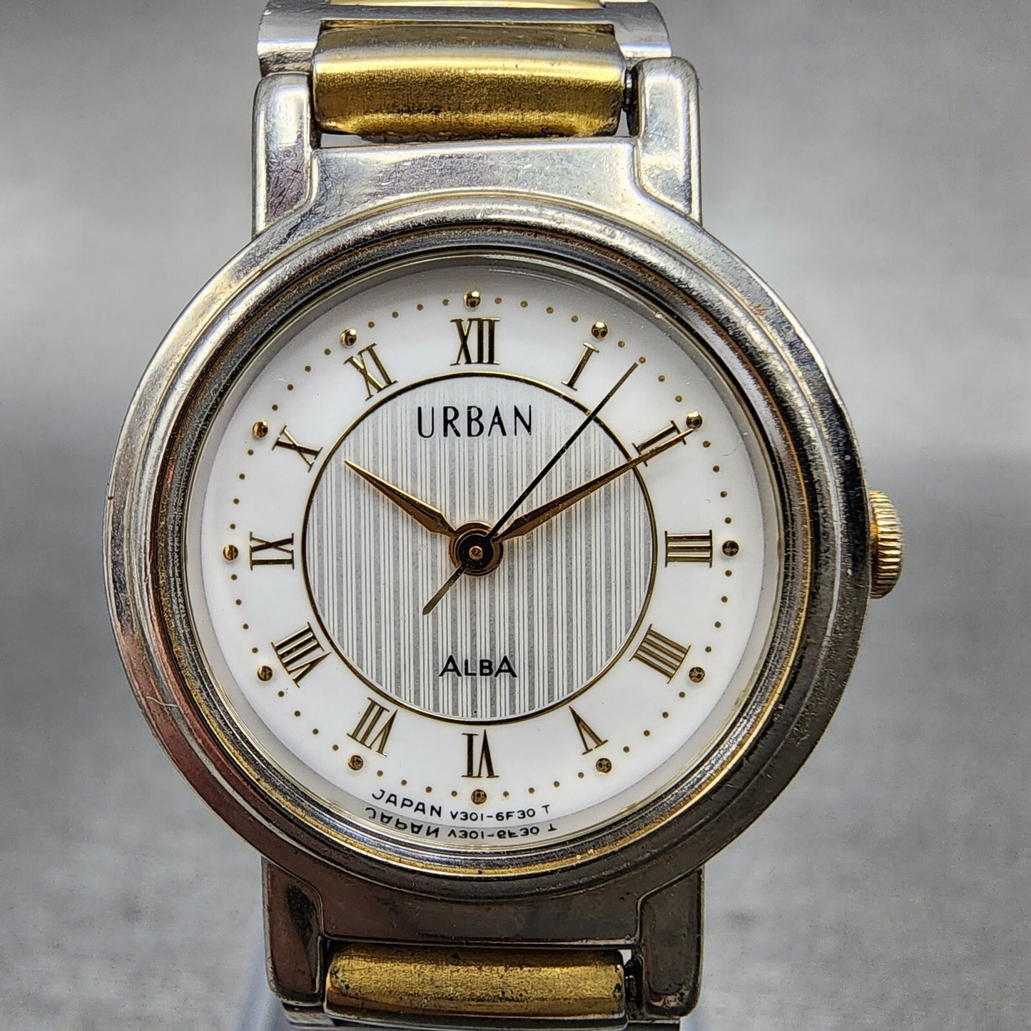 Seiko ALBA URBAN Watch Women 24mm White Dial Two Tone Round V301-6B60 New Batt