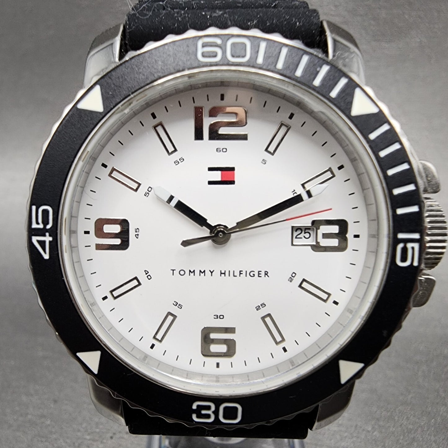 Tommy Hilfiger Dive Watch Men 44mm White Dial Steel Date Round New Battery