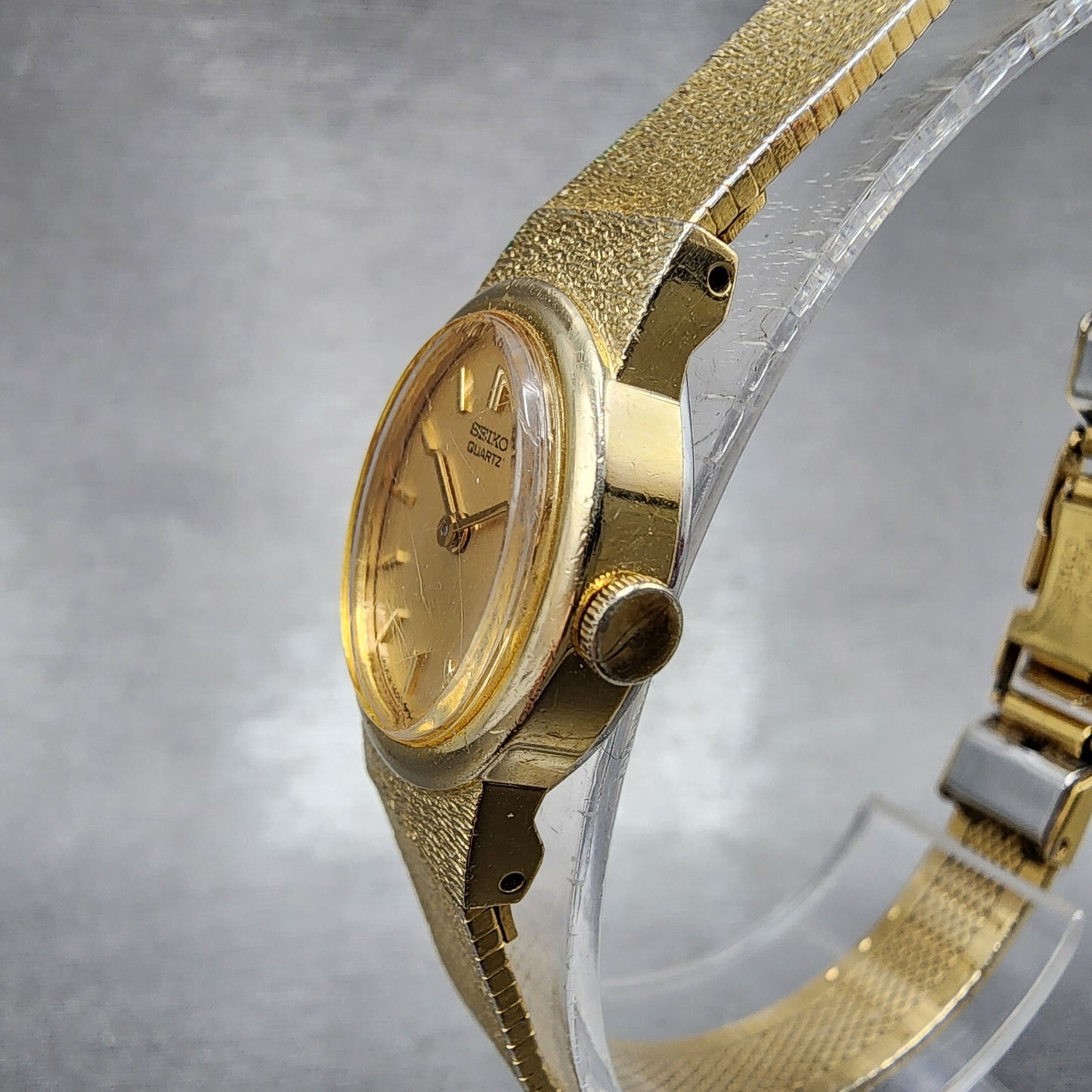 Seiko Watch Women 17mm Gold Dial Gold Tone Oval 1400-8339 New Battery