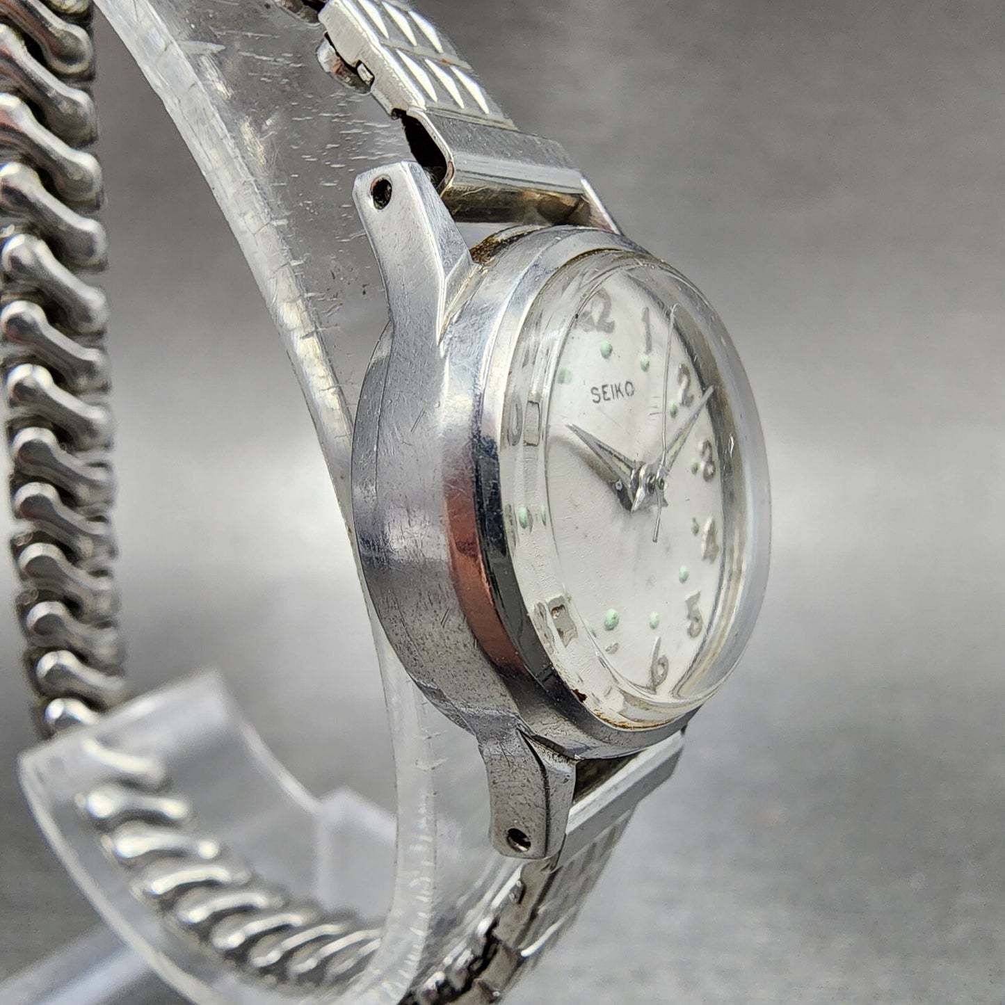 Seiko Watch Women 20mm White Dial Silver Tone Round 2104-0019