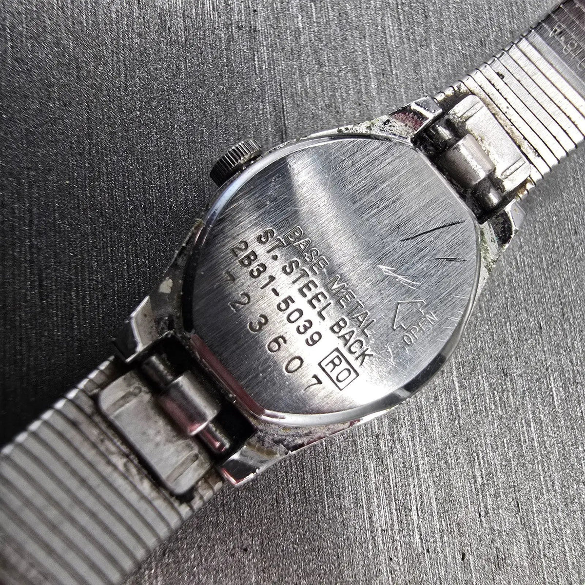 Seiko Watch Women 17mm Silver Dial Silver Tone Oval 2B31-5039 New Battery JP45710