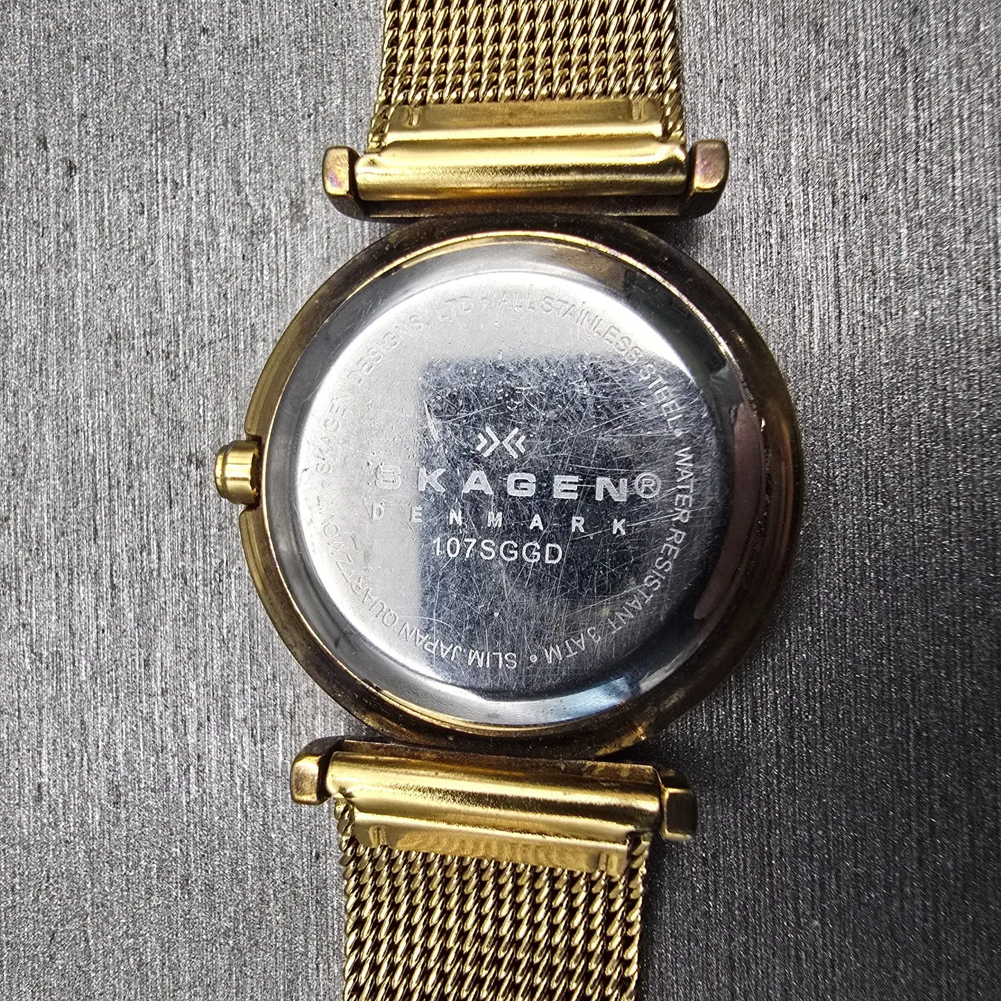 Skagen Denmark Watch Women 25mm White Dial Gold Tone Round 107SGGD New Battery10