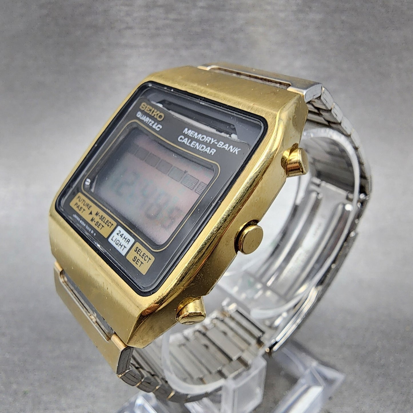 Seiko Digital Watch Men 33mm LCD Gold Tone Rectangle Memory Bank READ New Batt