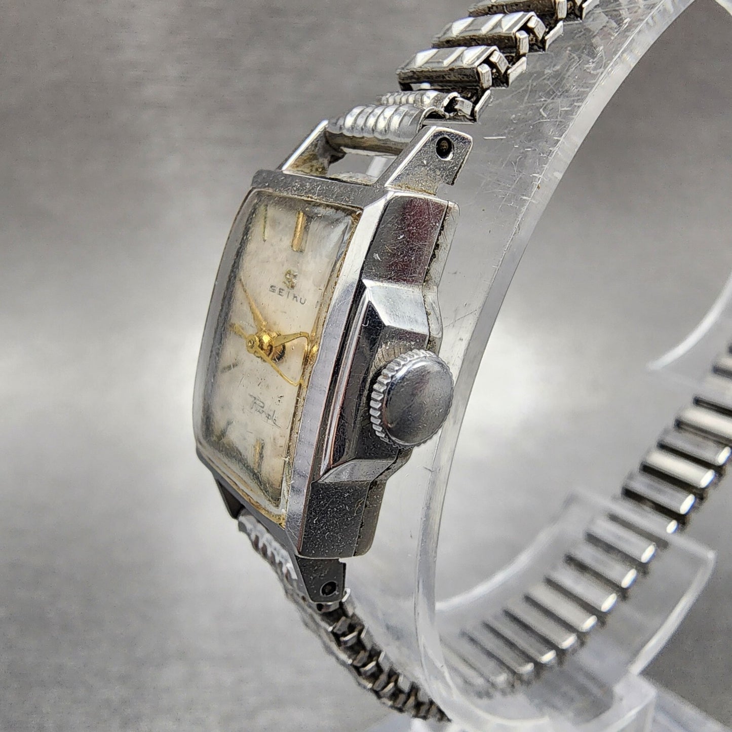 Seiko Purple Watch Women 14mm Cream dial Silver Tone Manual Wind Runs 5219