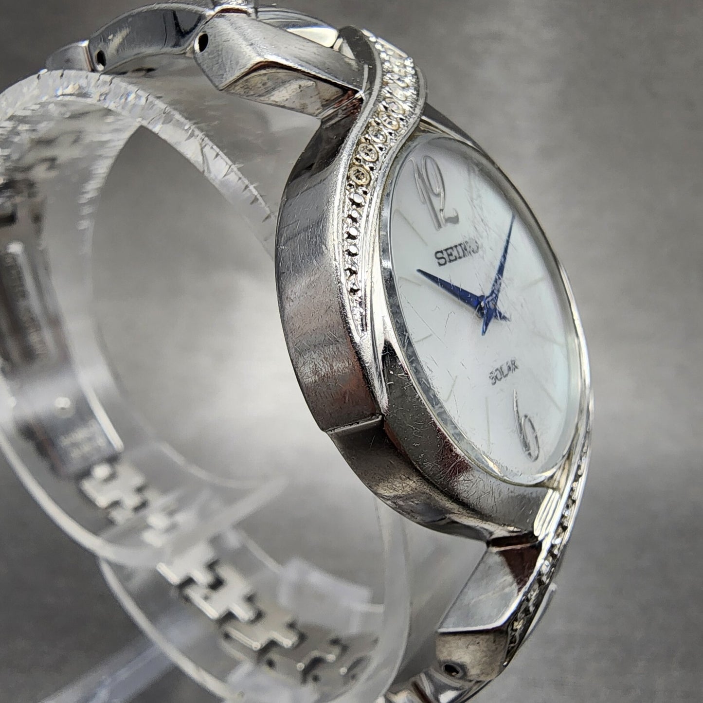 Seiko Solar Watch Women 28mm MOP Dial Silver Tone Round V115-0BH0 Runs