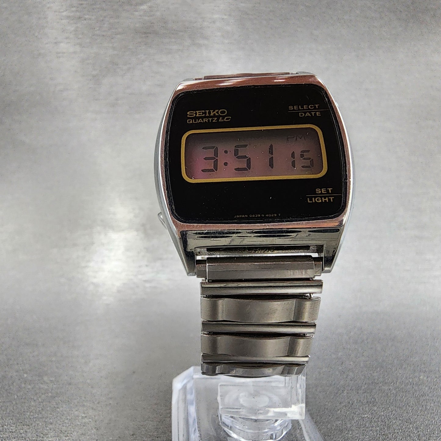 Seiko Digital Watch Men 33mm LCD Black Dial Silver Tone Rectangle 0439-4029 READ