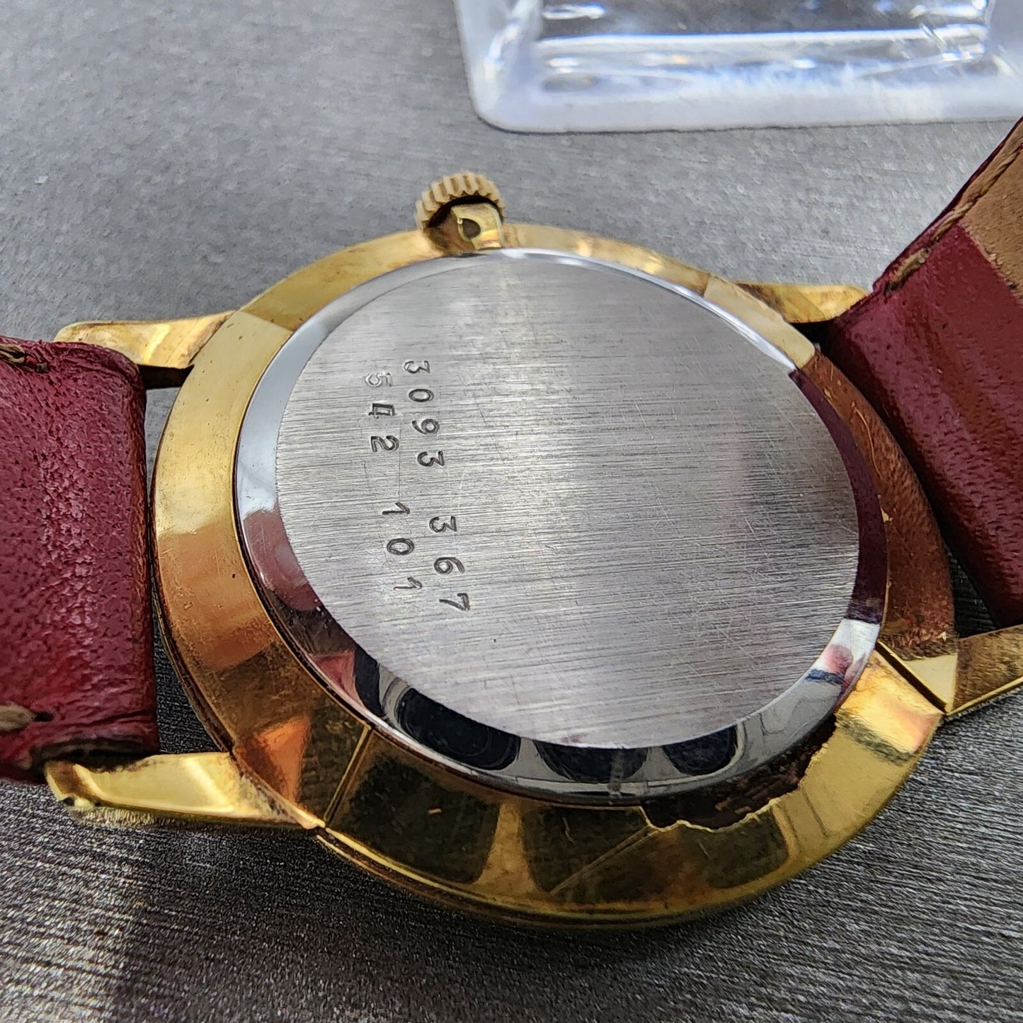 Universal Geneve Watch Men 31mm White Dial Gold Tone Manual Wind 542101 Runs