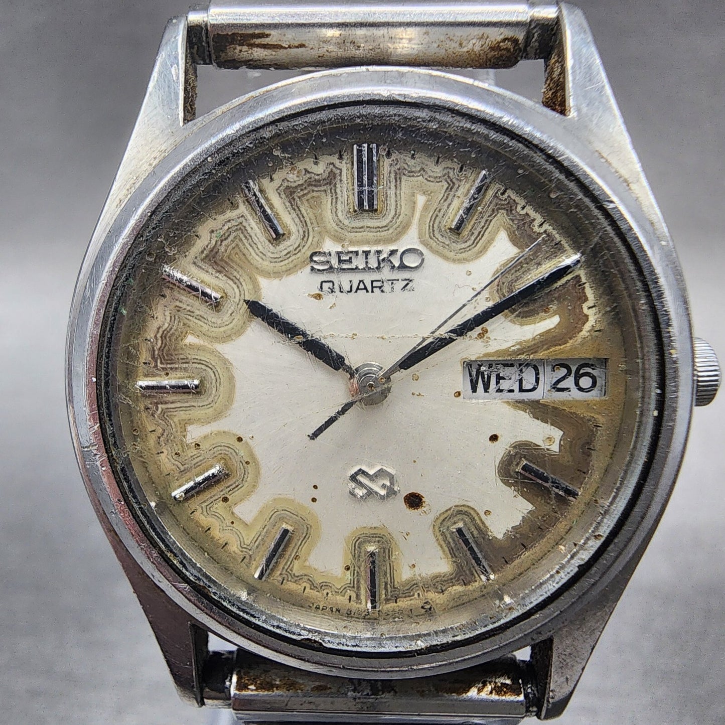 Seiko SQ Watch Men 32mm Silver Dial Silver Tone Daydate Round 8123-6220 PARTS
