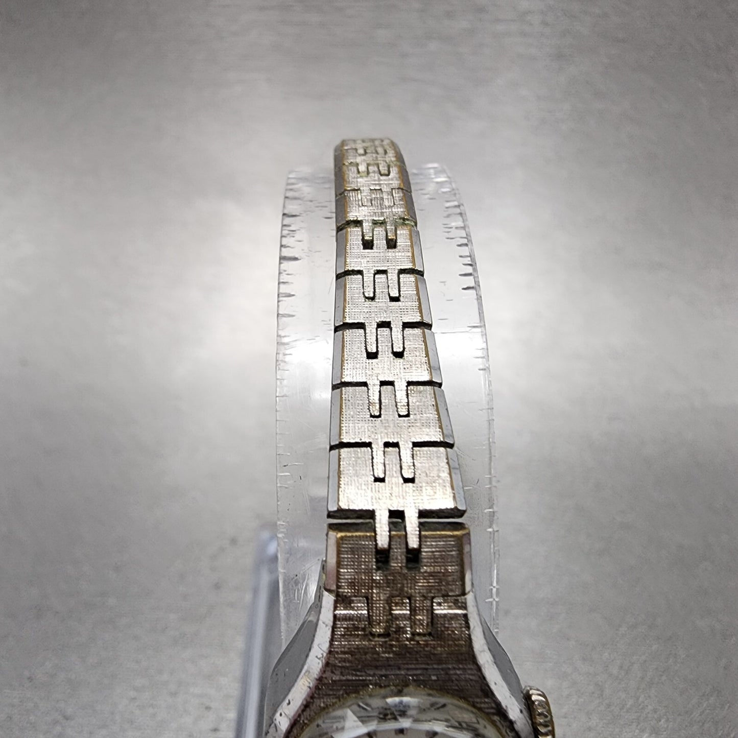 Seiko Watch Women 17mm Silver Dial Silver Tone Manual Round 11-0330 Runs