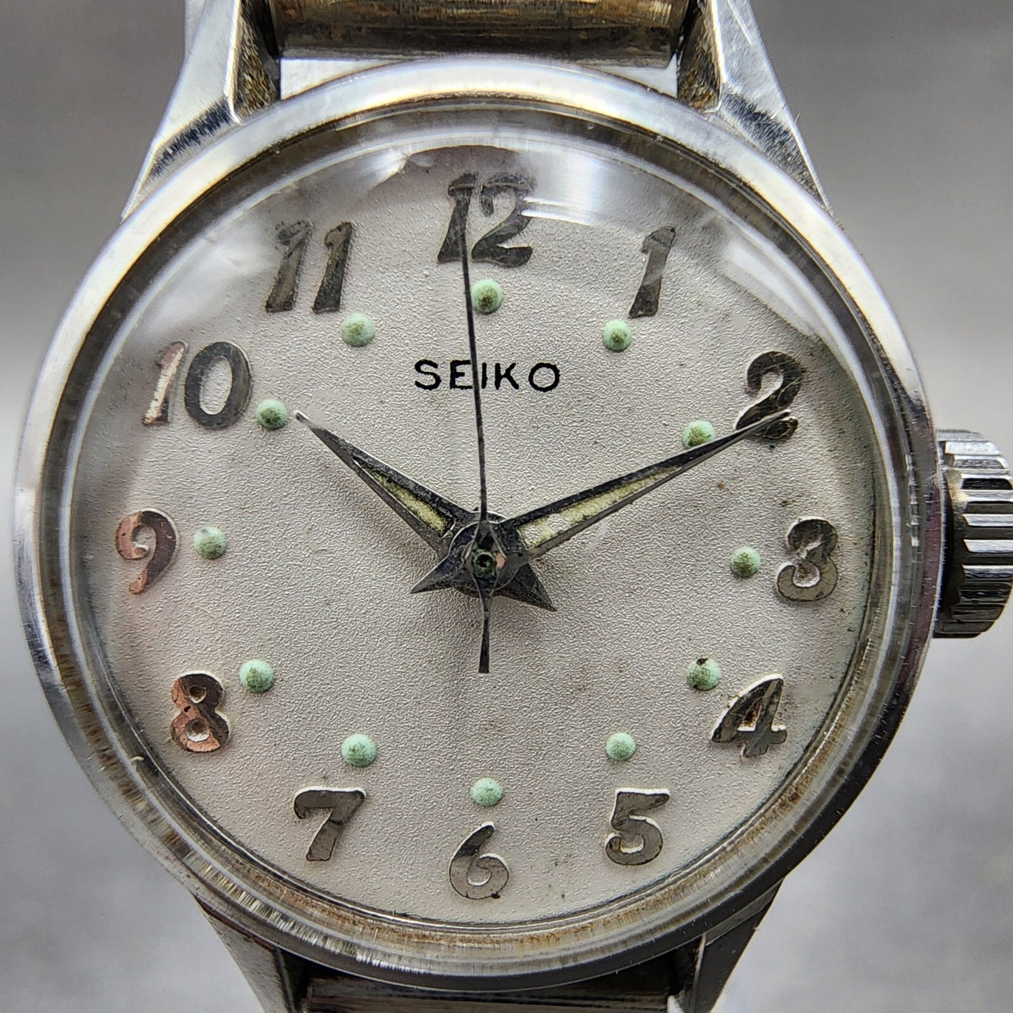 Seiko Watch Women 20mm White Dial Silver Tone Round 2104-0019