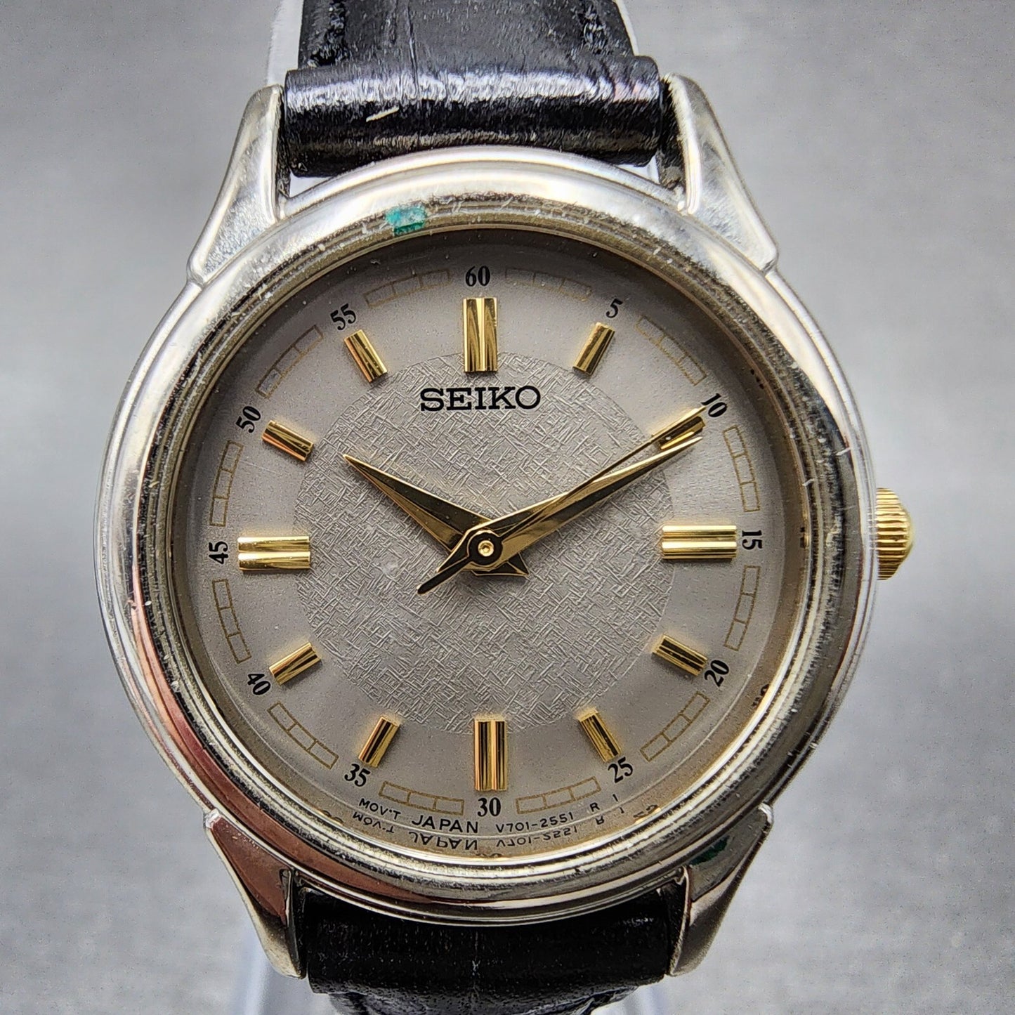 Seiko Watch Women 25mm Gray Dial Silver Tone Round Leather V701-1930 New Battery