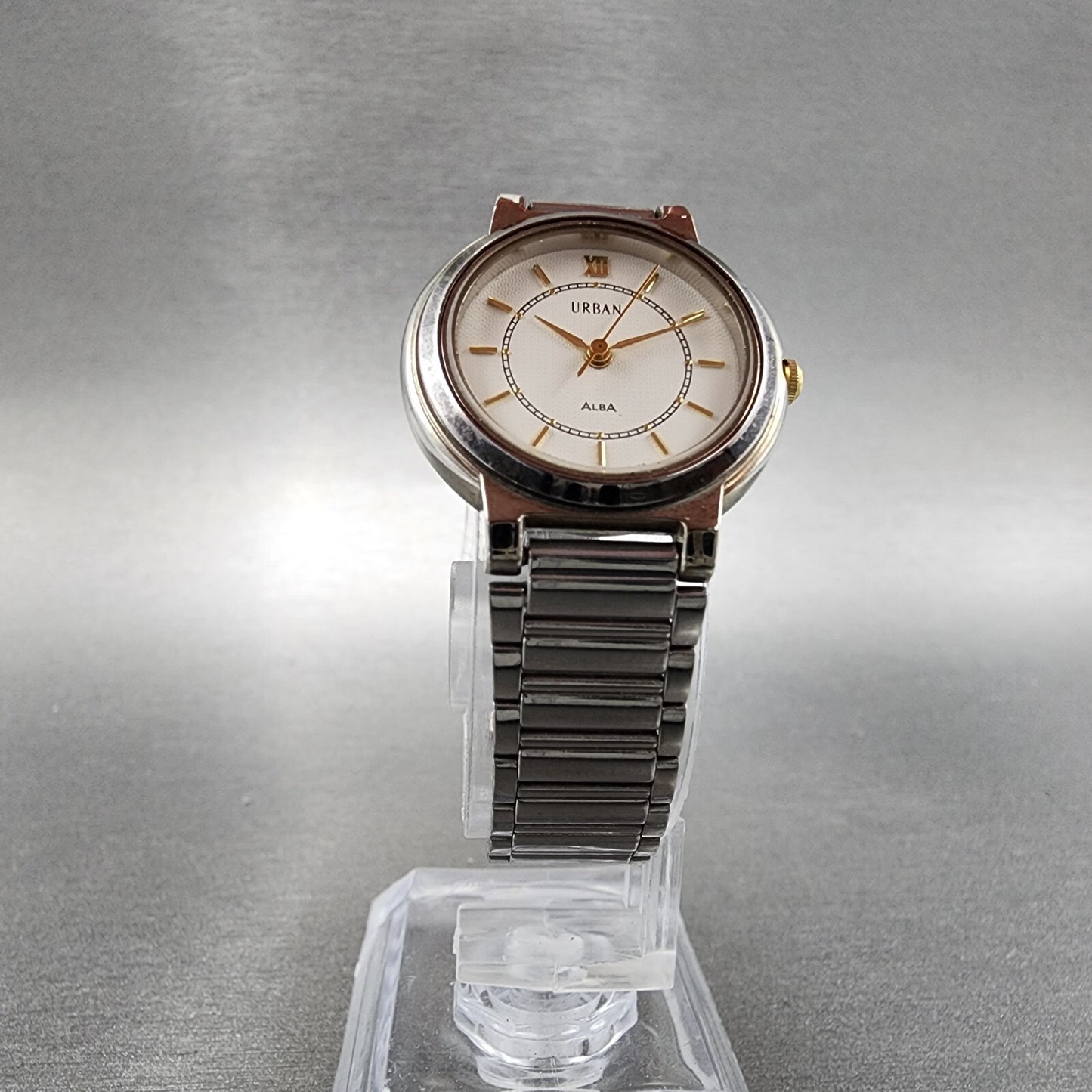 Seiko Alba Urban Watch Women 25mm White Dial Silver Tone Round NewBatt V401-0050