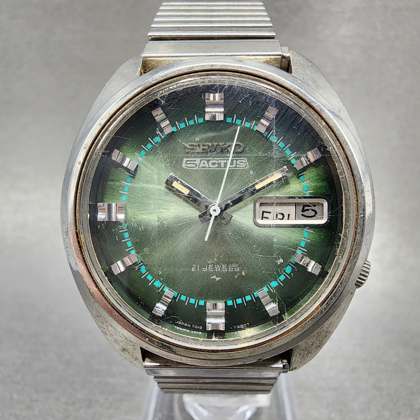 Seiko 5Actus Watch Men 37mm Green Dial Silver Tone Daydate 7019-7210 Runs READ!!
