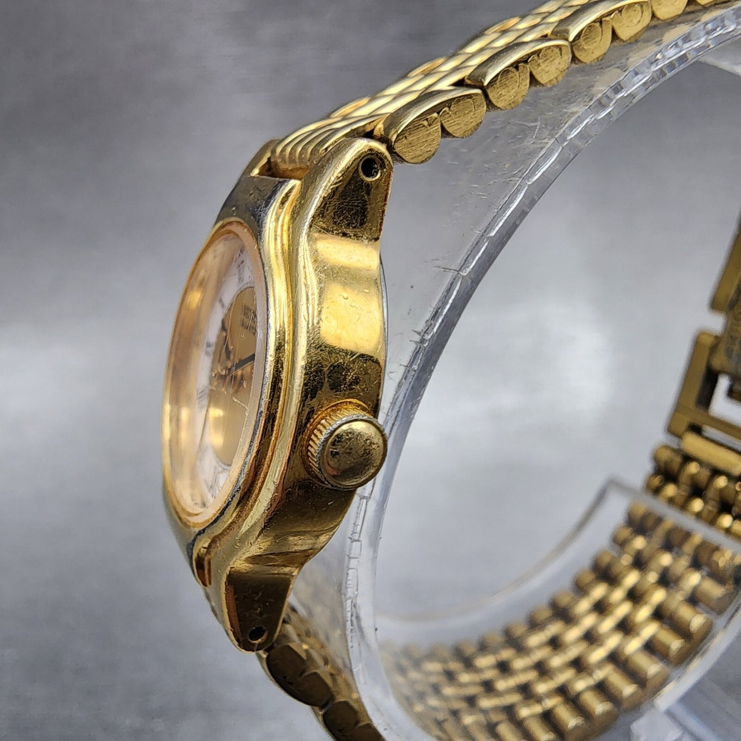 Seiko Watch Women 19mm White Dial Gold Tone Round V401-0289 New Battery