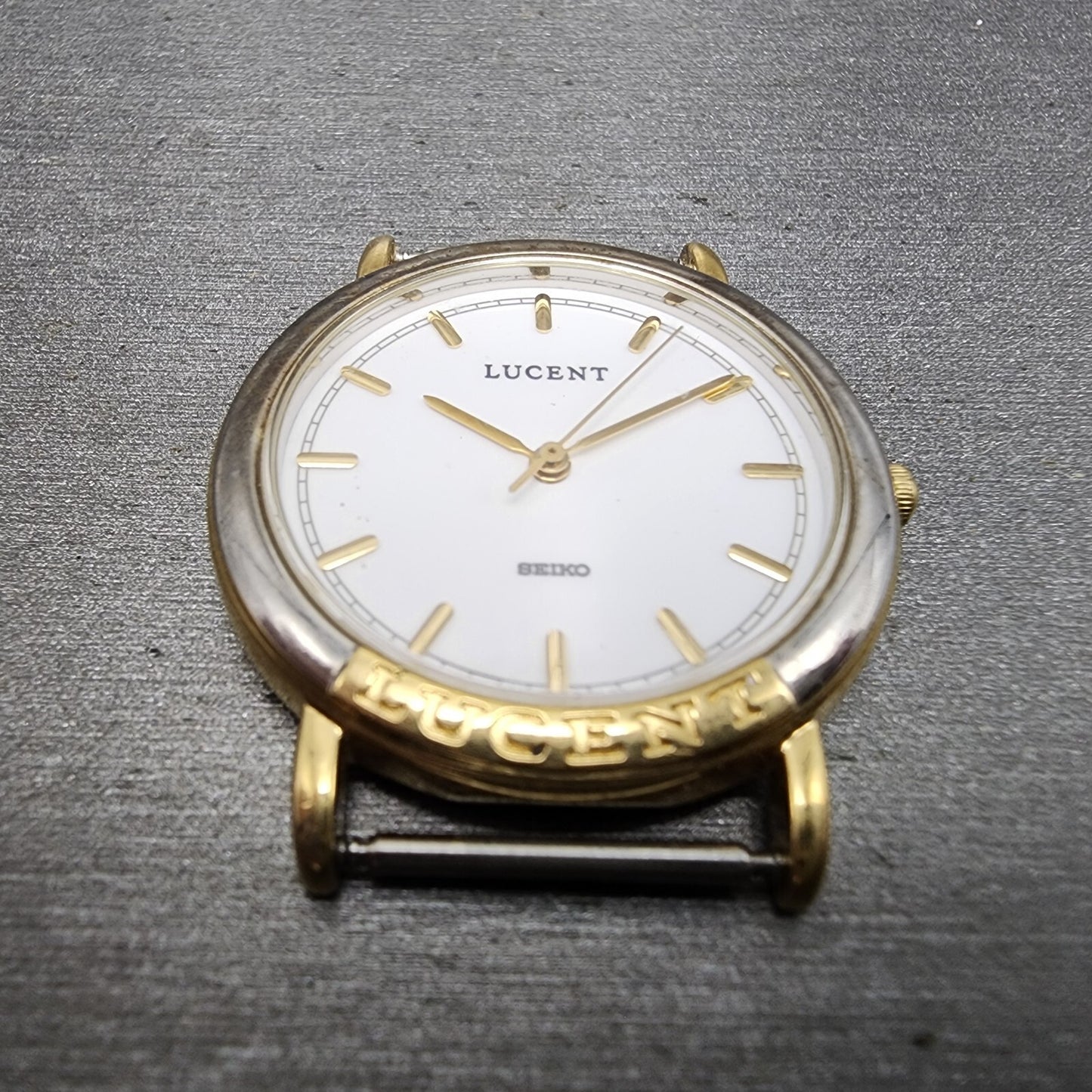 Seiko Lucent Watch Men 30mm White Dial Two Tone 7n01-615a New battery