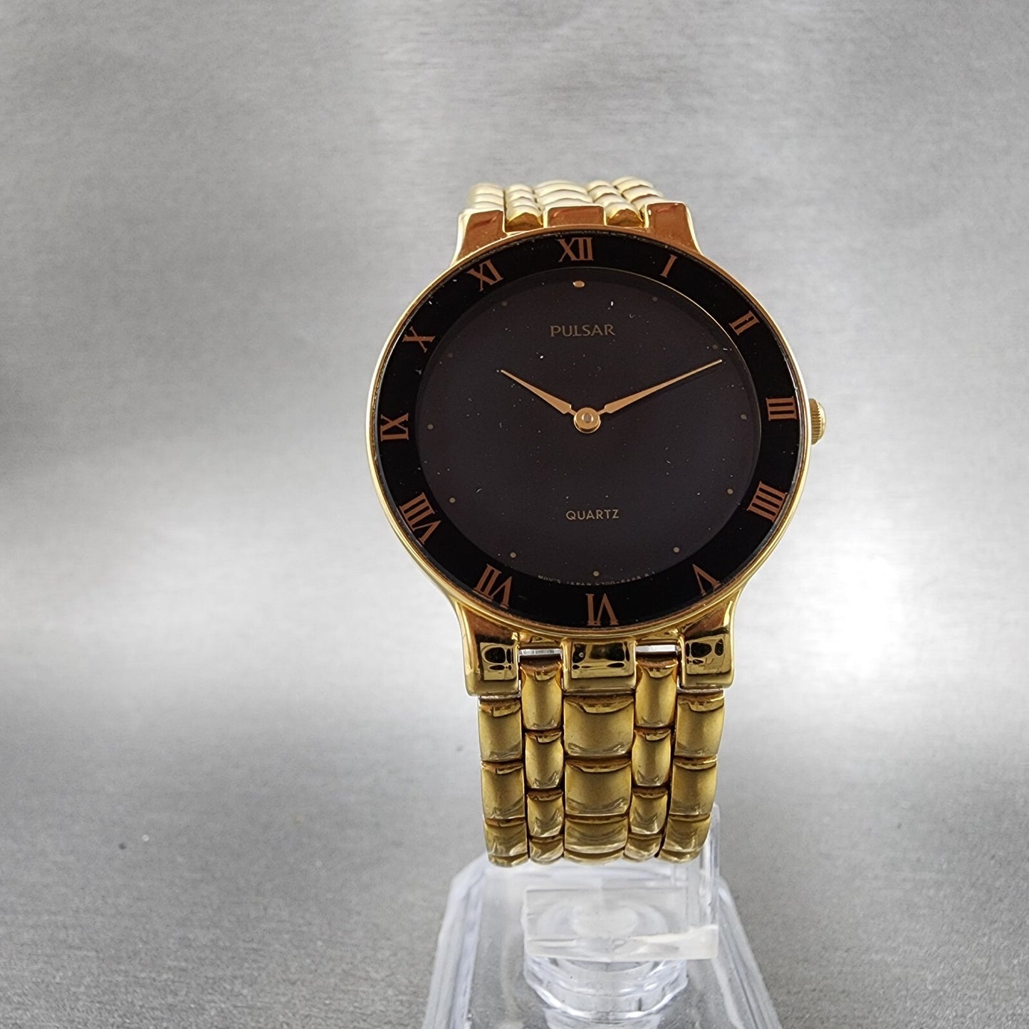 Pulsar Watch Men 32mm Black Dial Gold Tone Round V700-6A30 New Battery