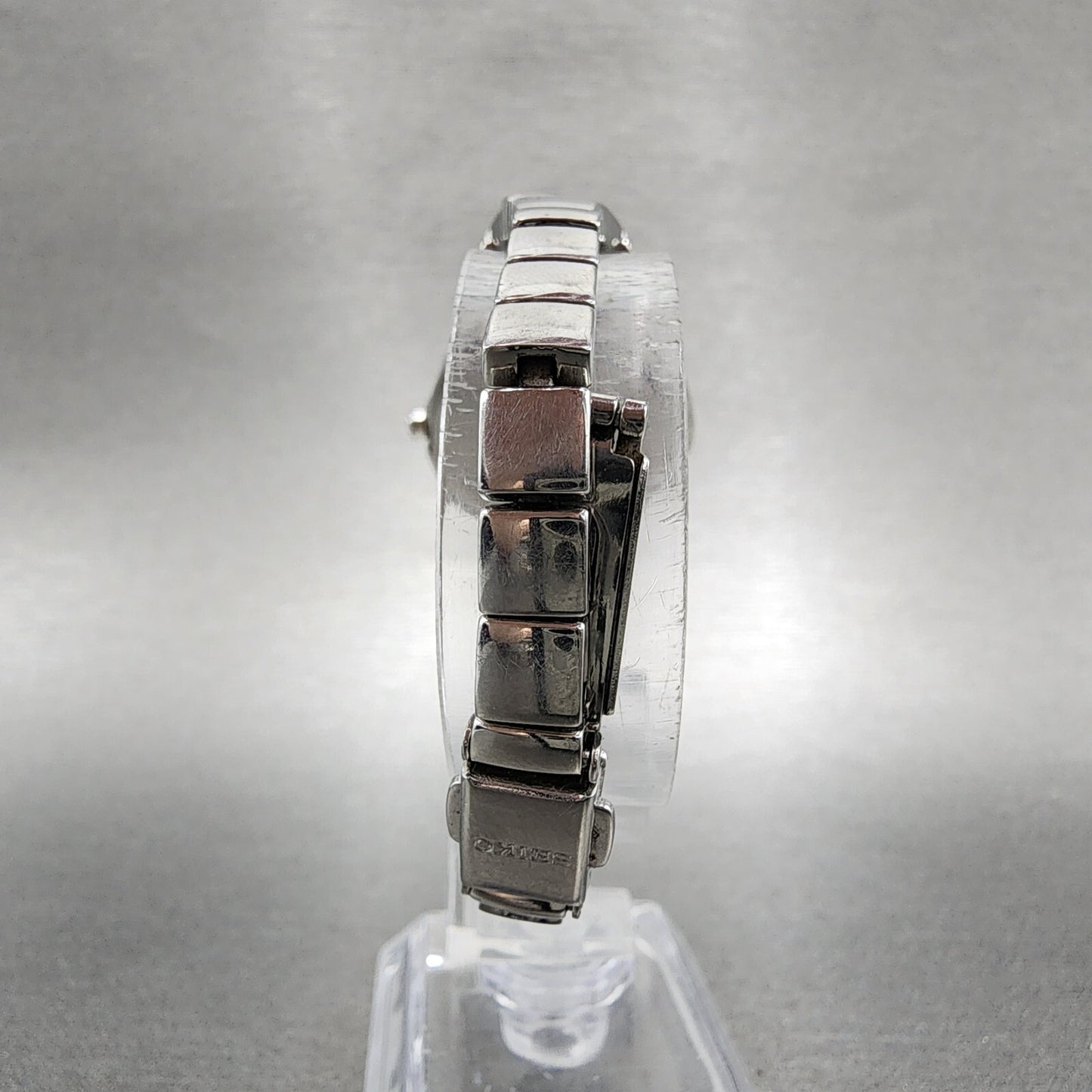 Seiko Solar Watch Women 28mm MOP Dial Silver Tone Round V115-0BH0 Runs