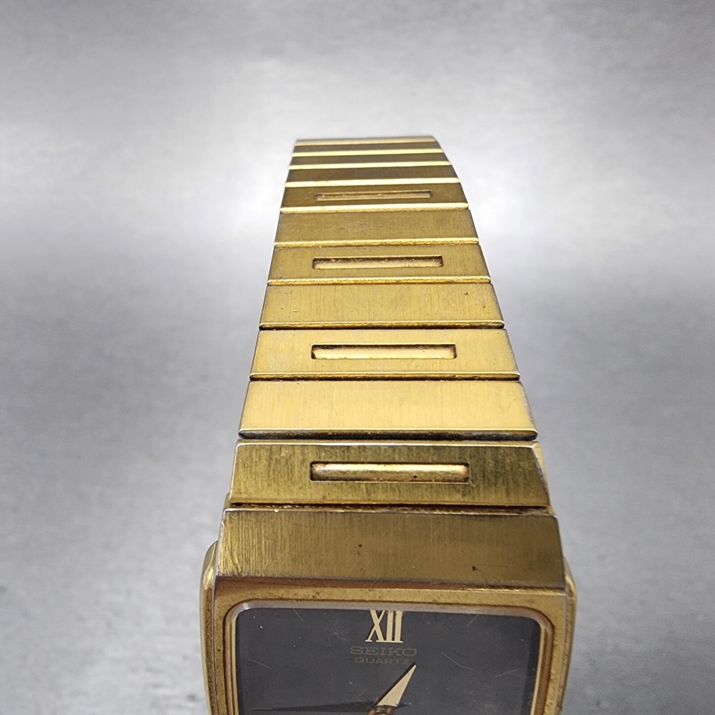 Seiko Tank Watch Men 26mm Black Dial Gold Tone Rectangle 5Y30-5B59 READ!!!! Runs