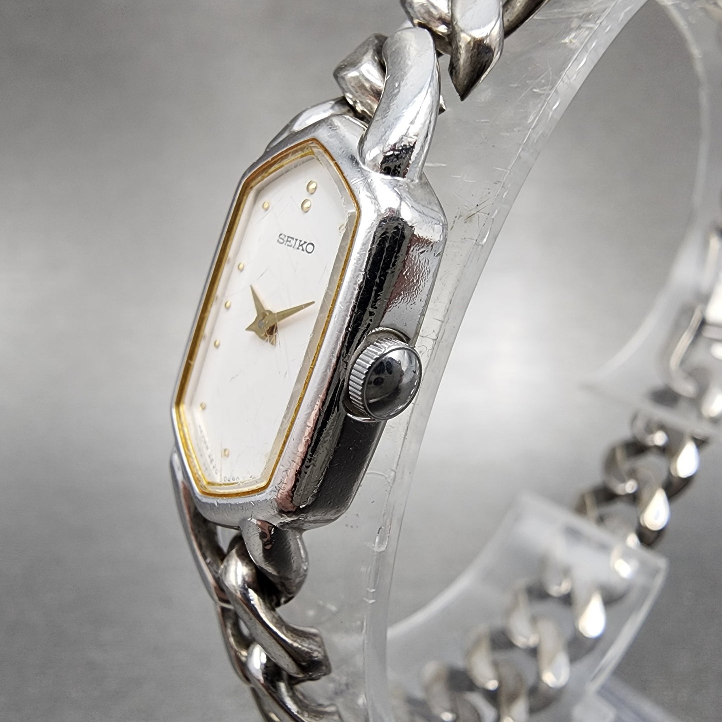 Seiko Watch Women 13mm White Dial Silver Tone 2e20-5360 New Battery