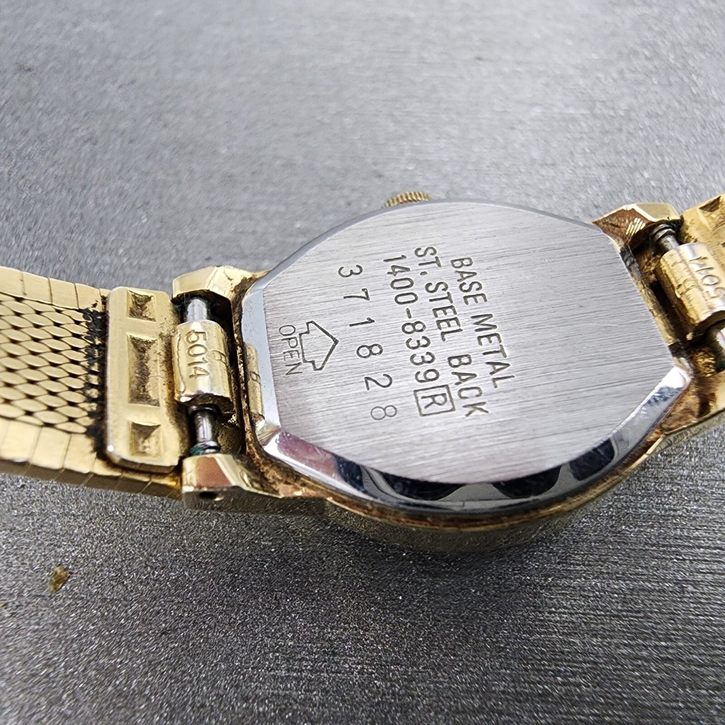 Seiko Watch Women 17mm Gold Dial Gold Tone Oval 1400-8339 New Battery