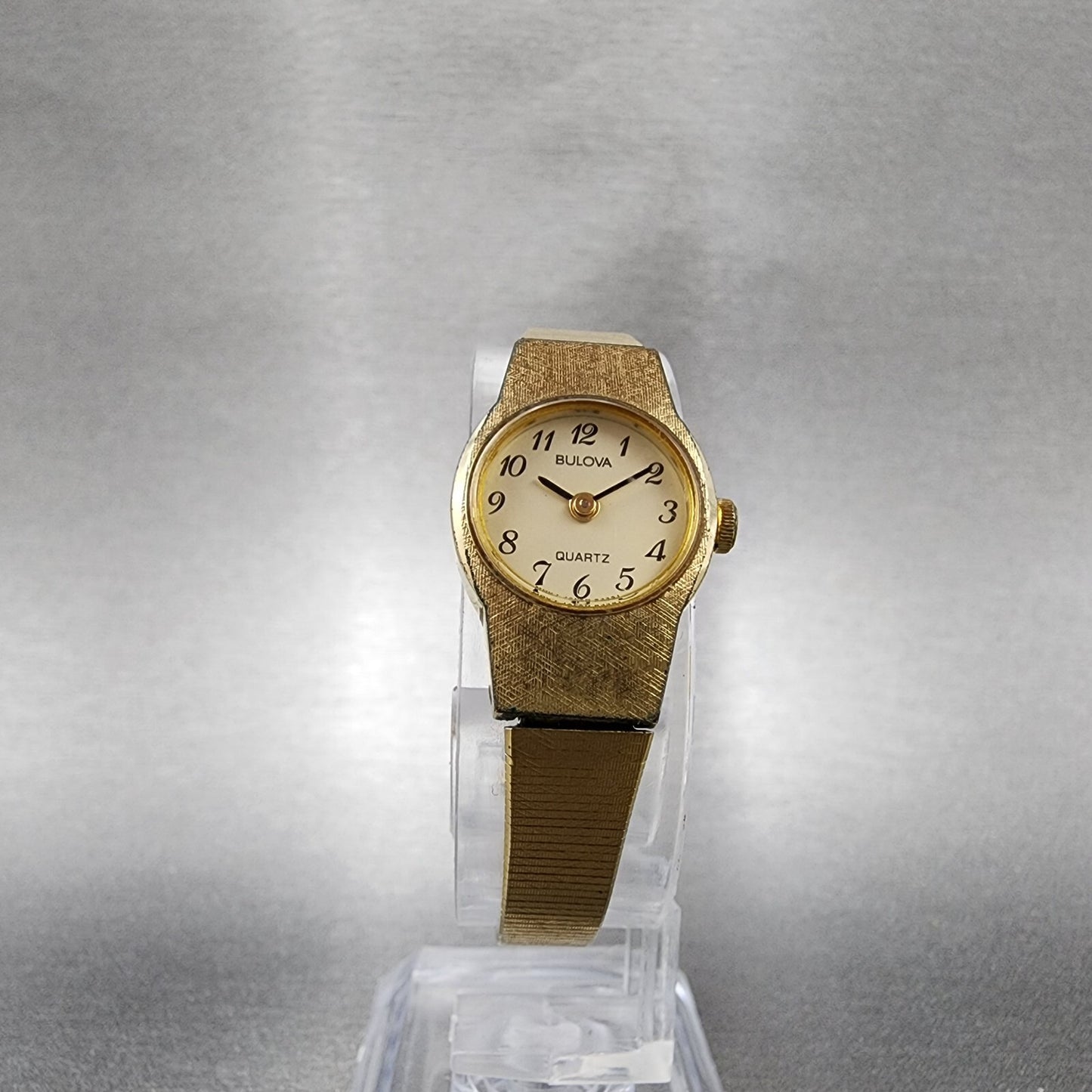 VTG Bulova Watch Women 16mm Cream Dial Gold Tone Round 83391 New Battery