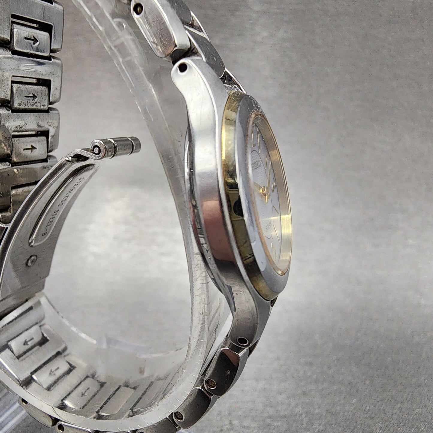 Seiko Solar Watch Women 25mm MOP Dial Two Tone Round V110-0AJ0 Runs