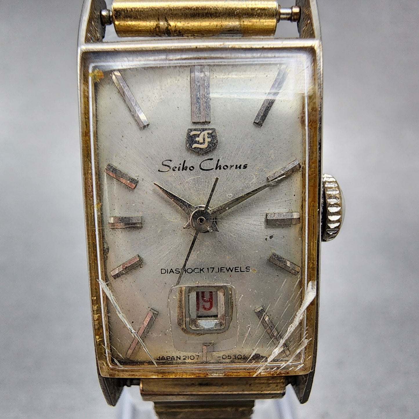 Seiko Chorus Tank Watch Women 17mm Silver Dial Gold Tone Date Manual 2107-3140