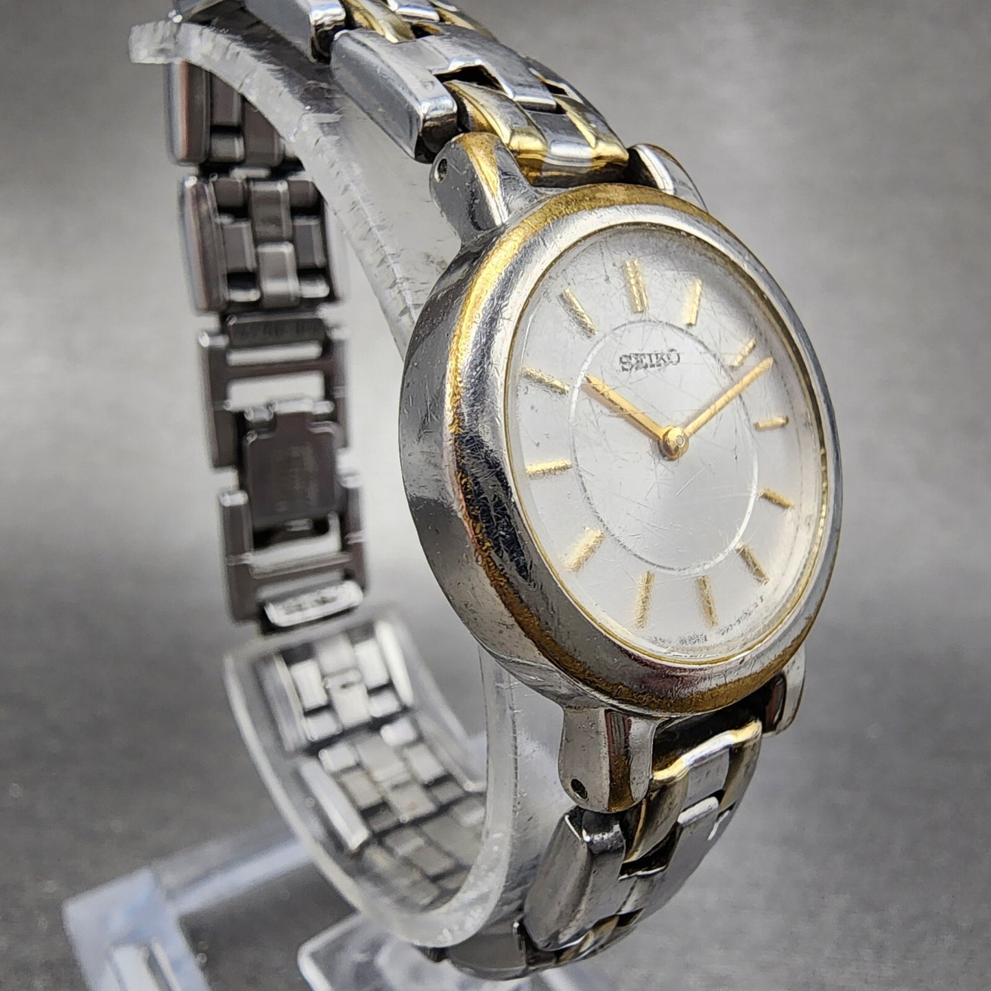 Seiko Watch Women 24mm White Dial Two Tone Round 1N00-1E19 New Battery A123