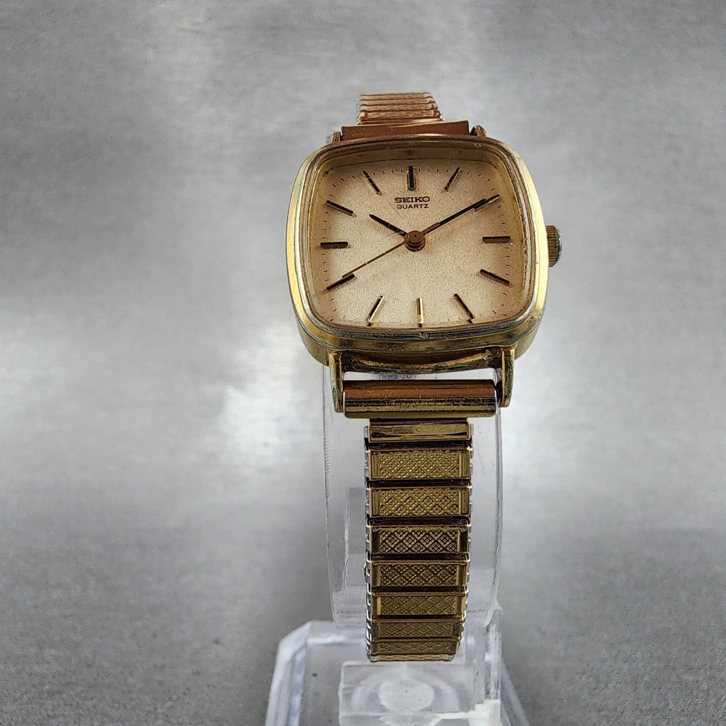 Seiko Watch Women 21mm White Dial Gold Tone Rectangle 1421-5670 New Battery