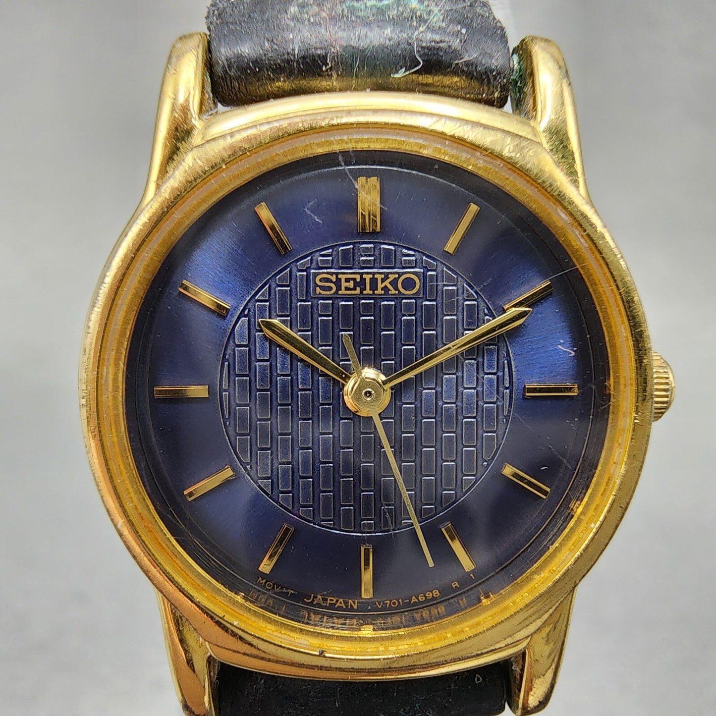 VTG Seiko Watch Women 22mm Blue Dial Gold Tone Round V701-A110 New Battery
