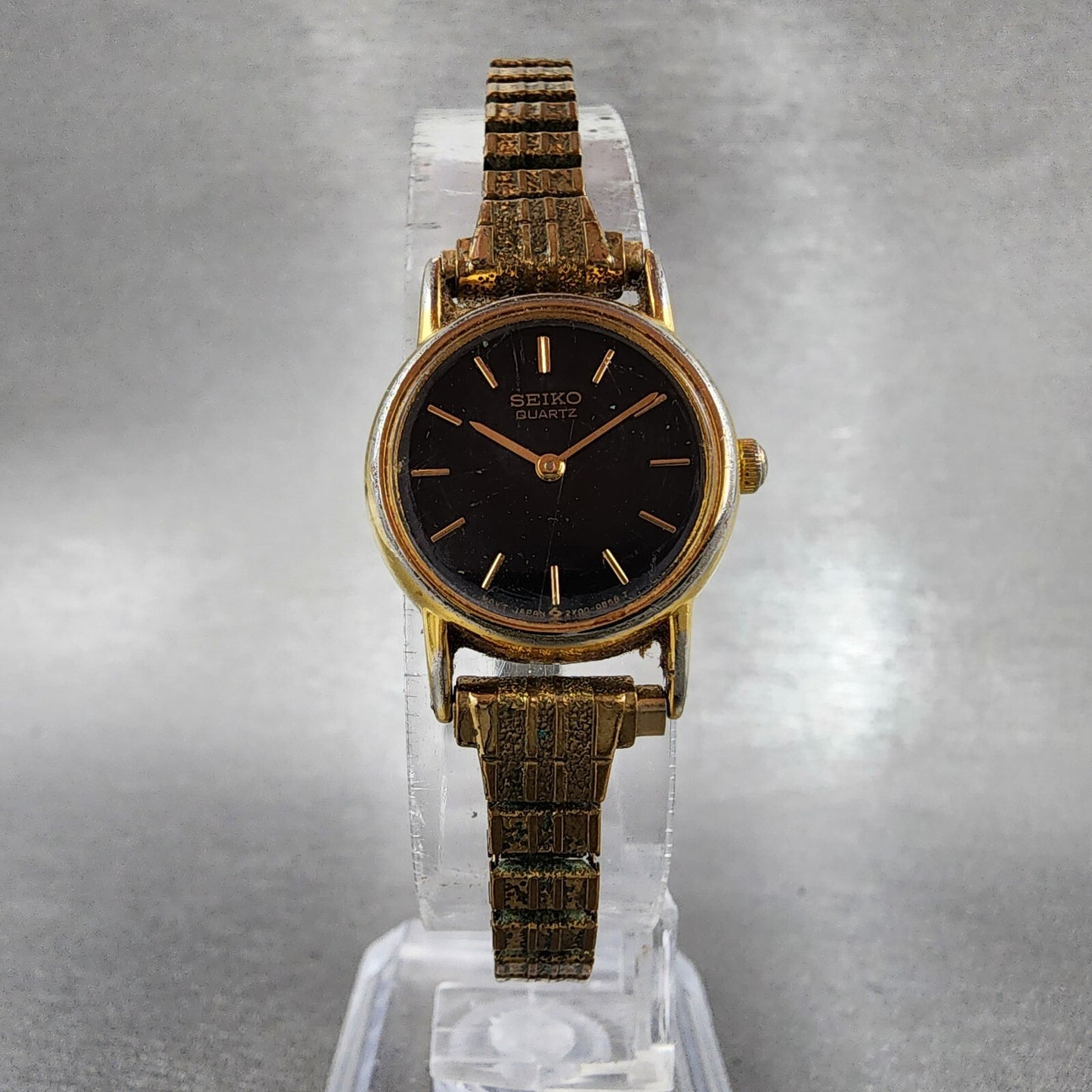 Seiko Watch Women 20mm Black Dial Gold Tone Round 2y00-0A19 New Battery Vintage
