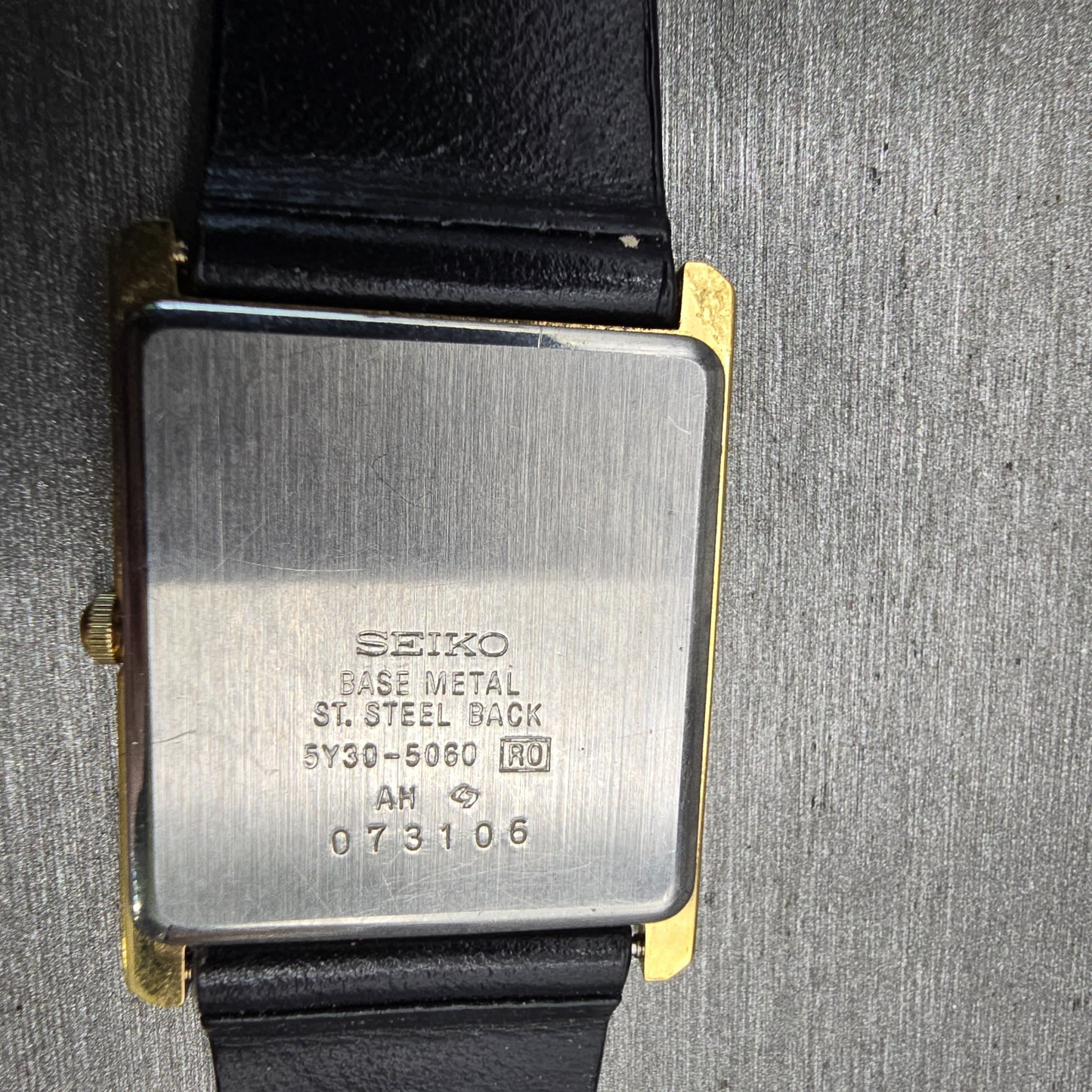Seiko Tank Watch Men 25mm White Dial Gold Tone Rectangle 5Y30-5060 New Battery10
