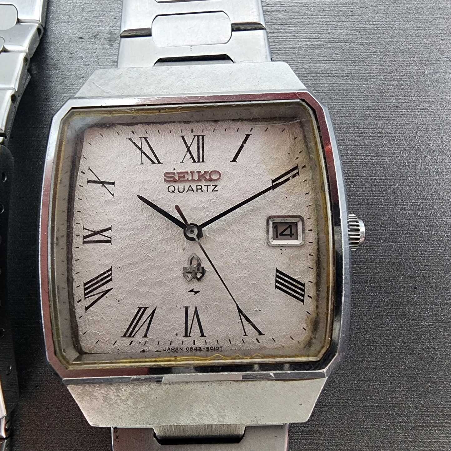 Seiko watch Men 33mm White Textured Dial Silver Tone Date 0842-5010 New Battery