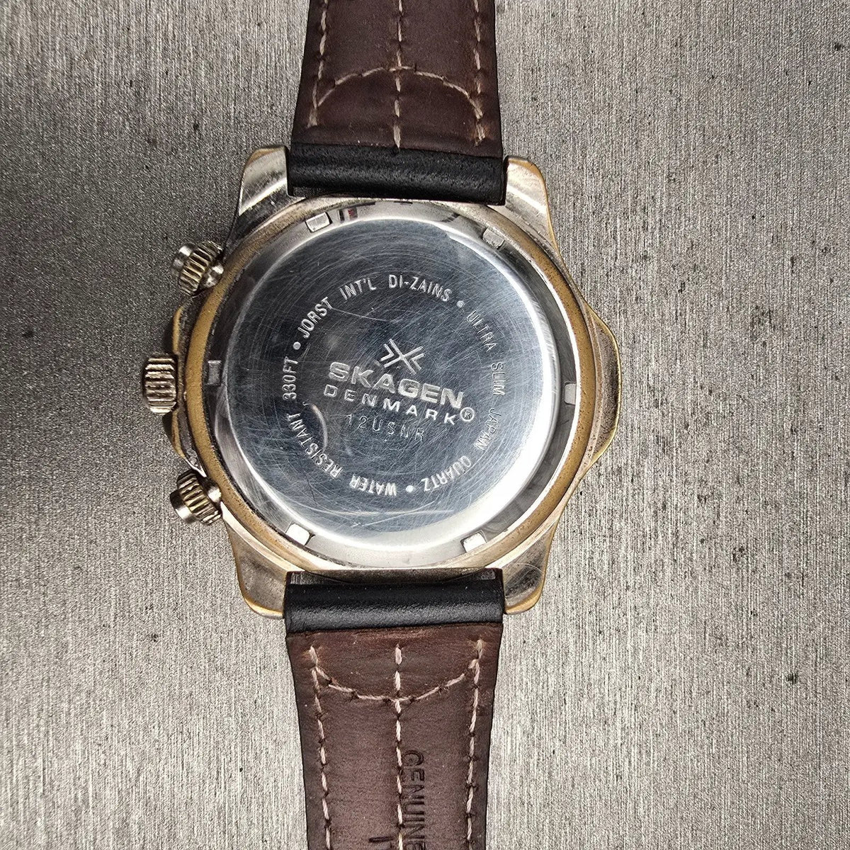 Skagen Chronograph Watch Men 41mm Red Dial Silver Tone Date 12USNR New Battery10