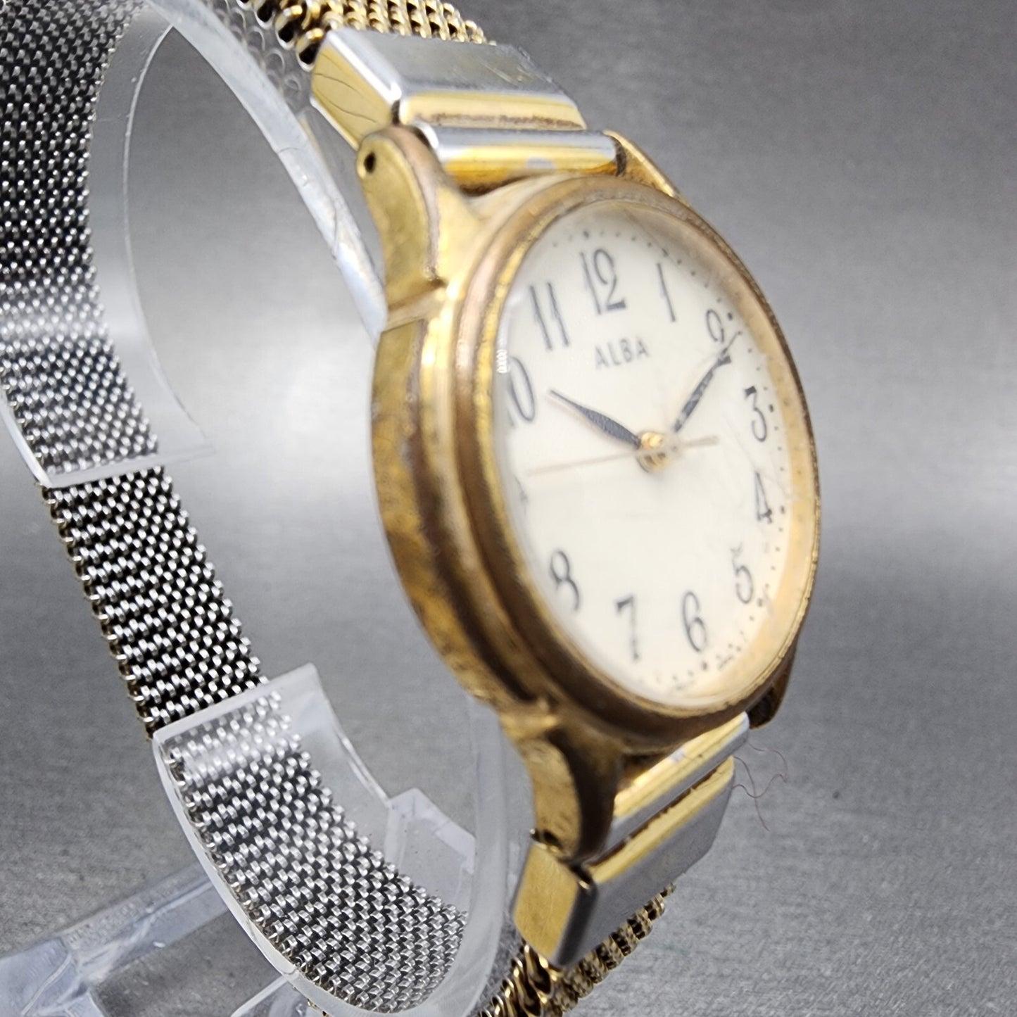 Seiko ALBA Watch Women 26mm Cream Dial Gold Tone Round V501-0ET0 New Battery