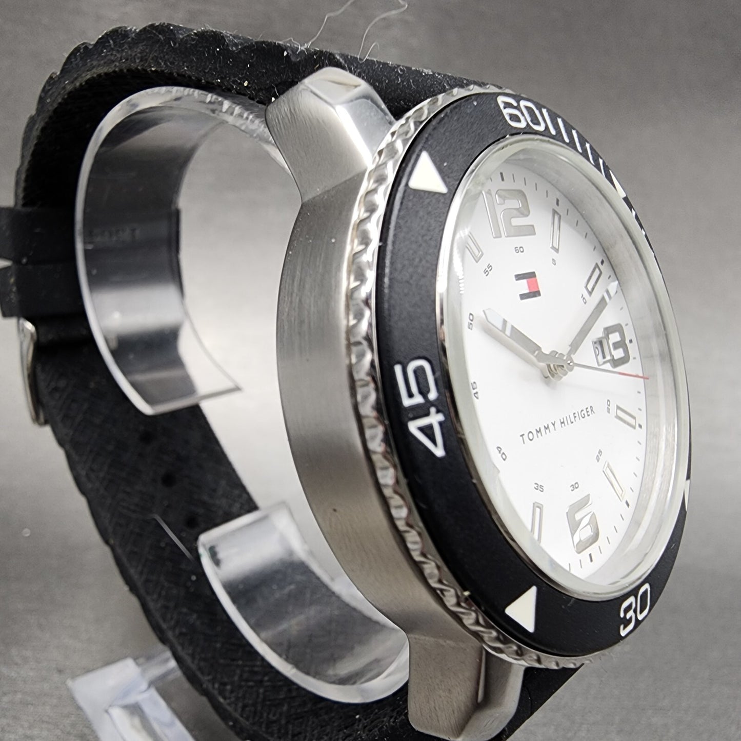 Tommy Hilfiger Dive Watch Men 44mm White Dial Steel Date Round New Battery