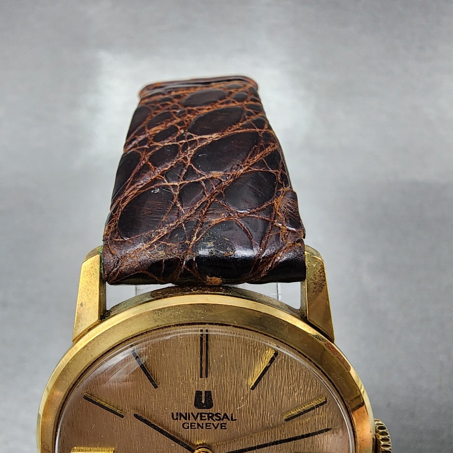 Universal Geneve Watch Men 32mm Gold Dial Gold Tone Manual Wind Runs 542136