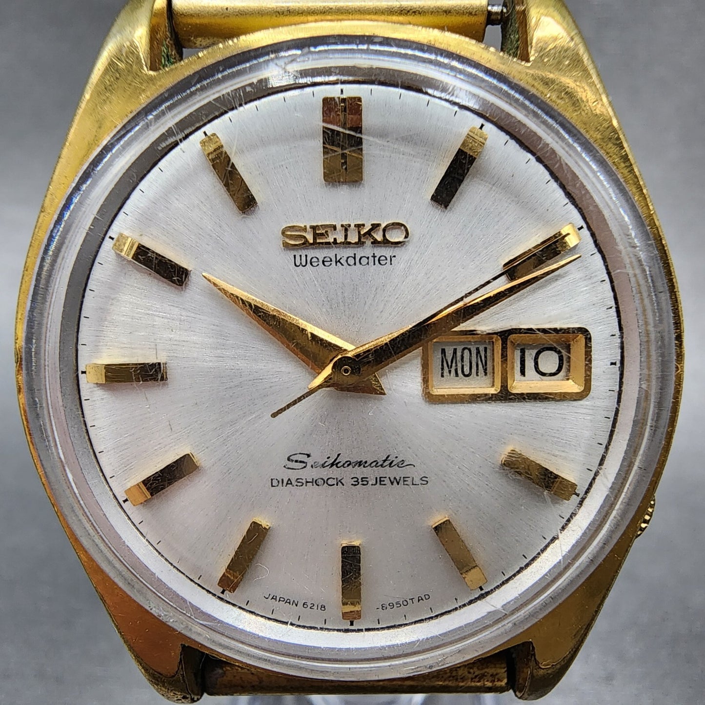 Seiko Seikomatic Watch Men 37mm Silver Dial Gold Tone Daydate 6218-8950 Runs