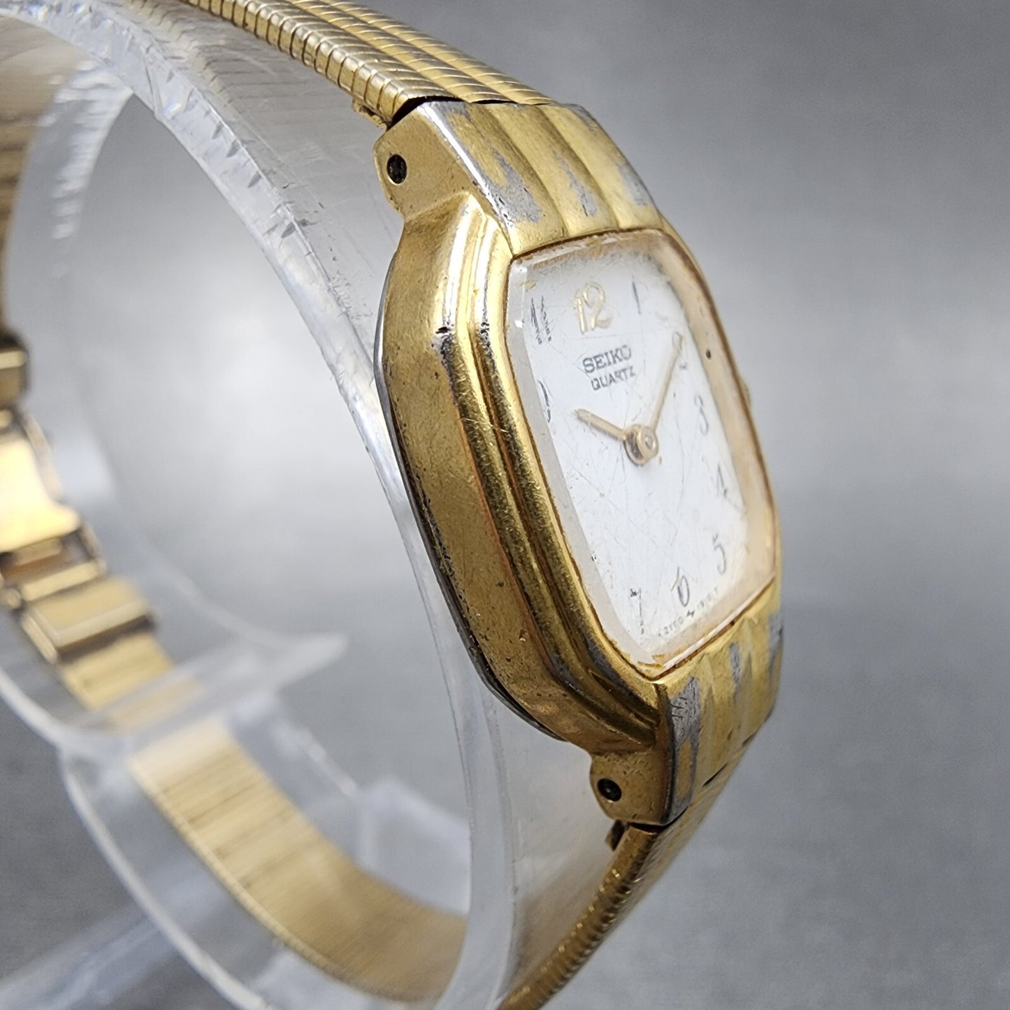 Seiko Watch Women 17mm White Dial Gold Tone Rectangle 2y00-5439 New Battery