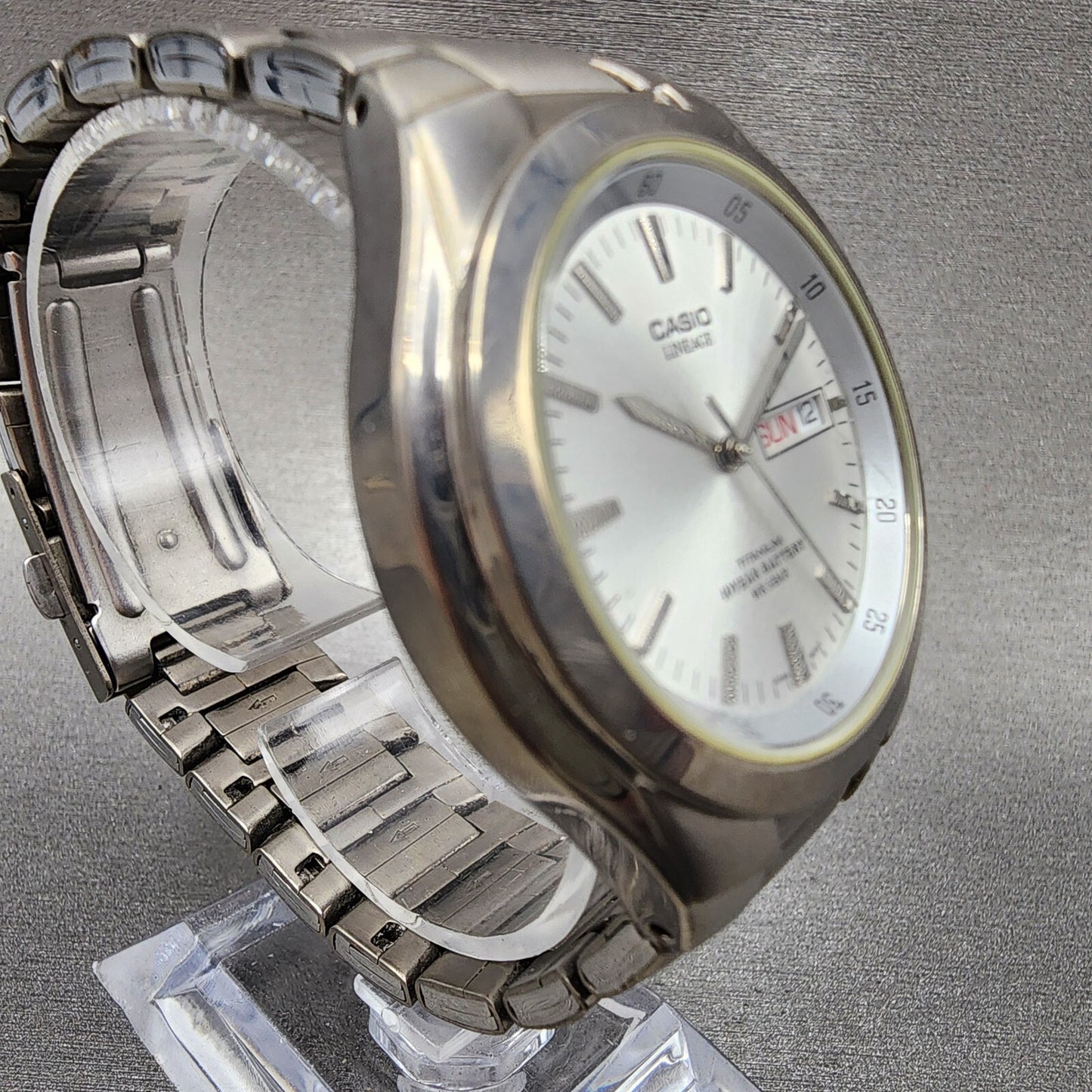 Casio Lineage Titanium Watch Men 38mm Silver Dial Daydate LIN-171J New Battery