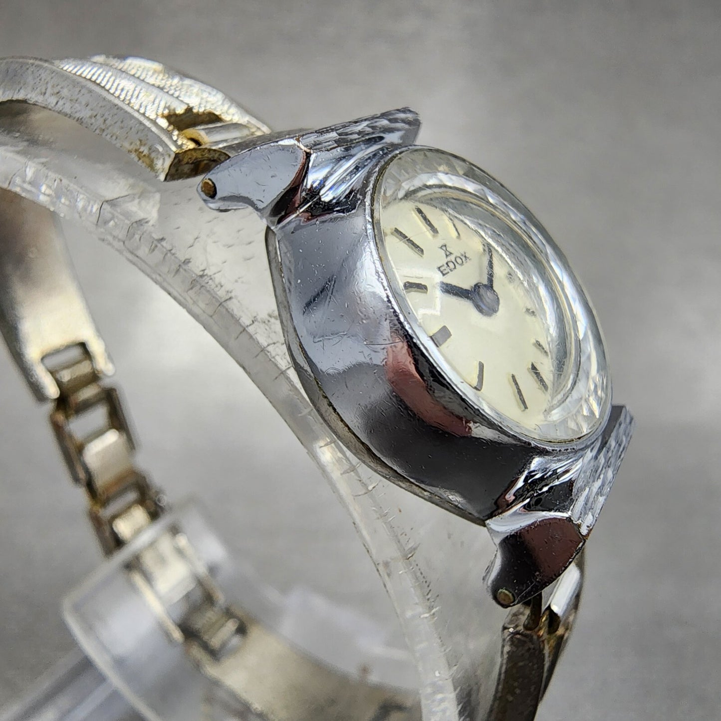 EDOX Watch Women 18mm White Dial Steel Round Manual Wind Runs Vintage