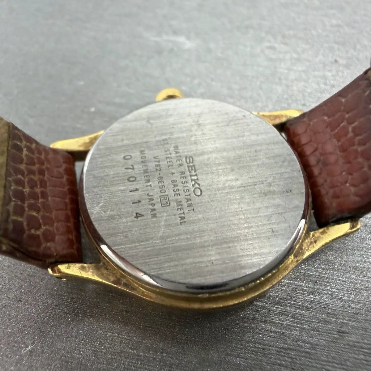 Seiko Watch Women 25mm White Dial Gold Tone Date Round V782-6E50 New Battery12