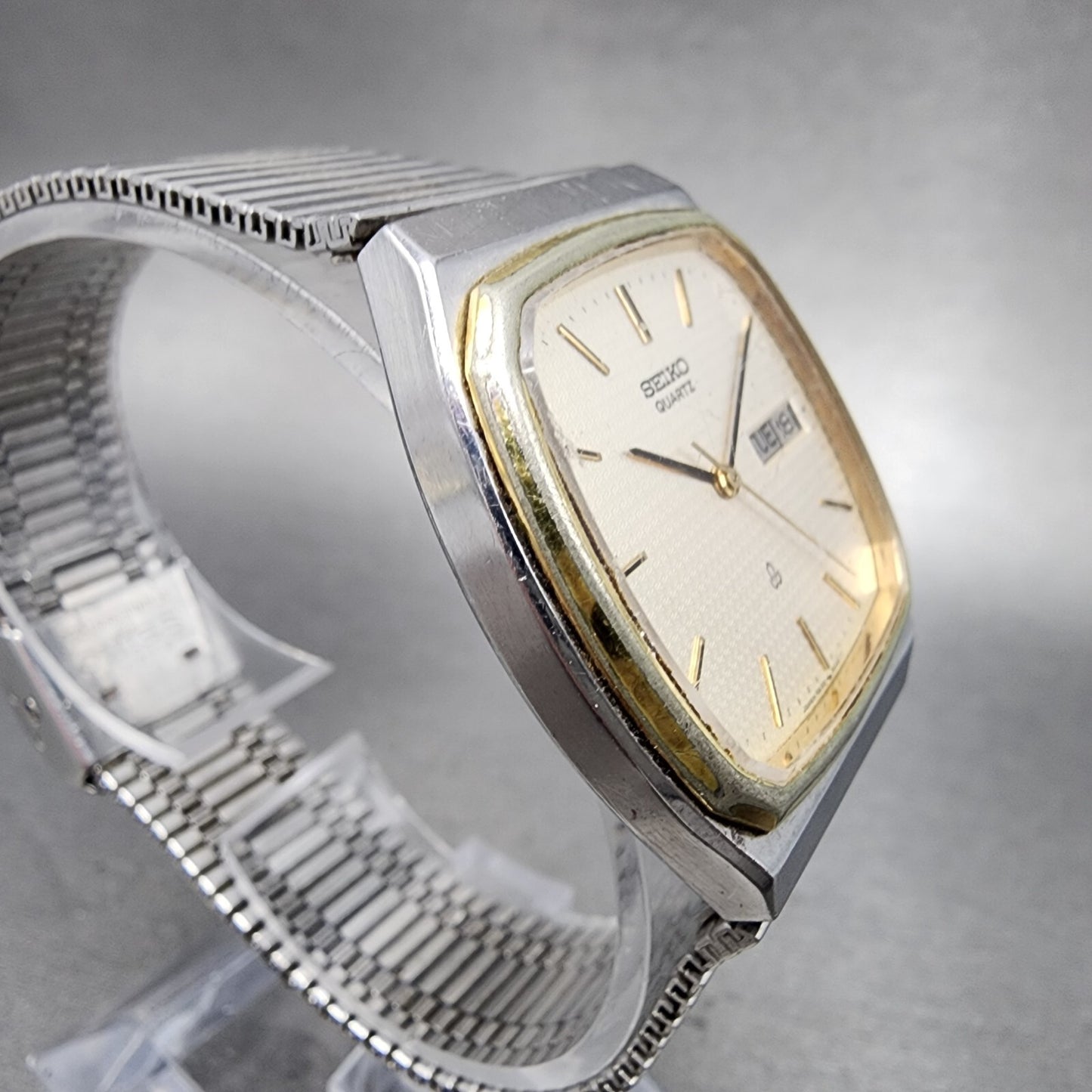 Seiko Watch Men 32mm Champagne Dial Two Tone Daydate 5933-5040 PARTS