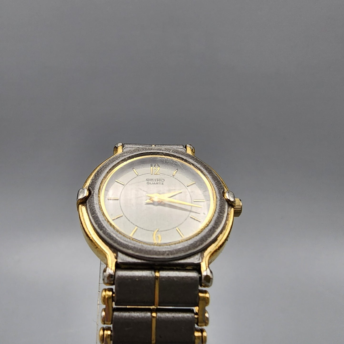 Vintage Seiko Watch Women Two Tone Gray Dial 24mm Round 2P20-001H New Battery