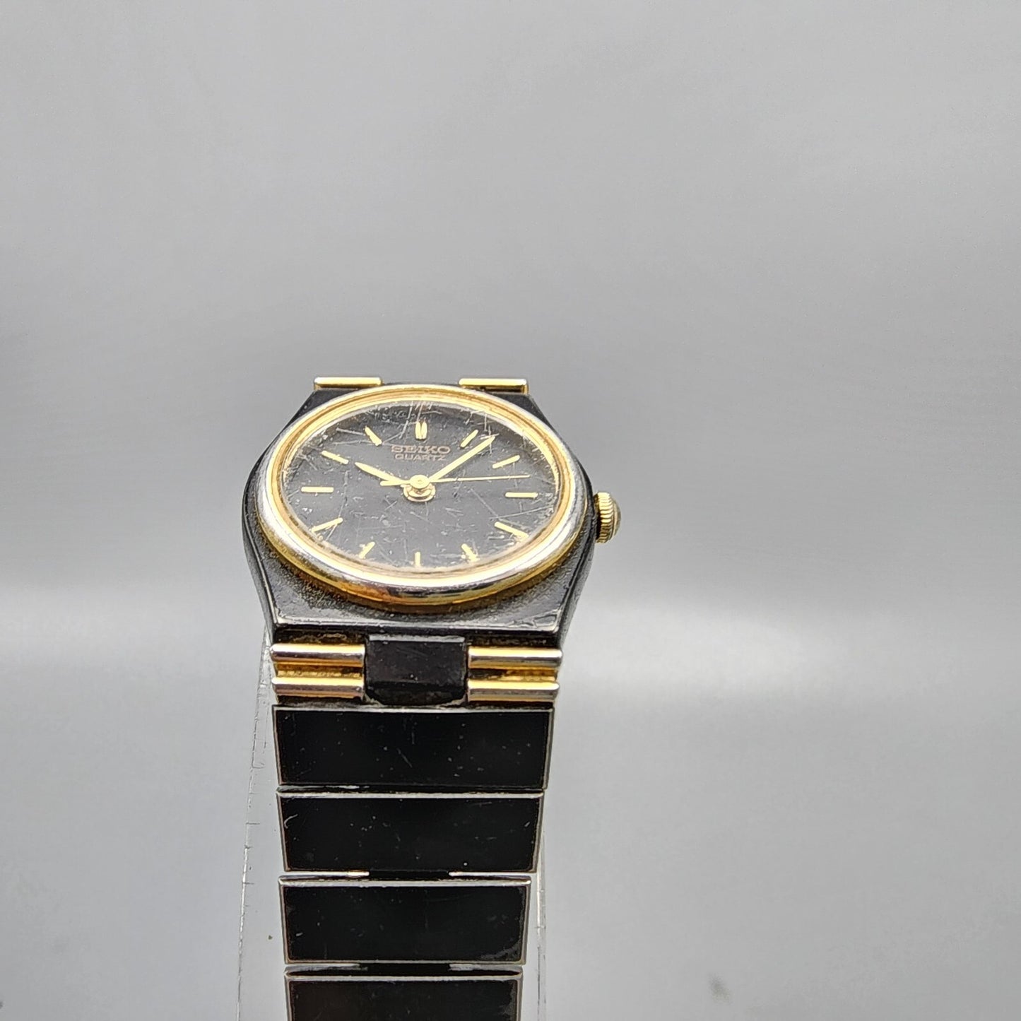 Vintage Seiko Watch Women Black Gold Tone Round 20mm 7321-0249 New Battery