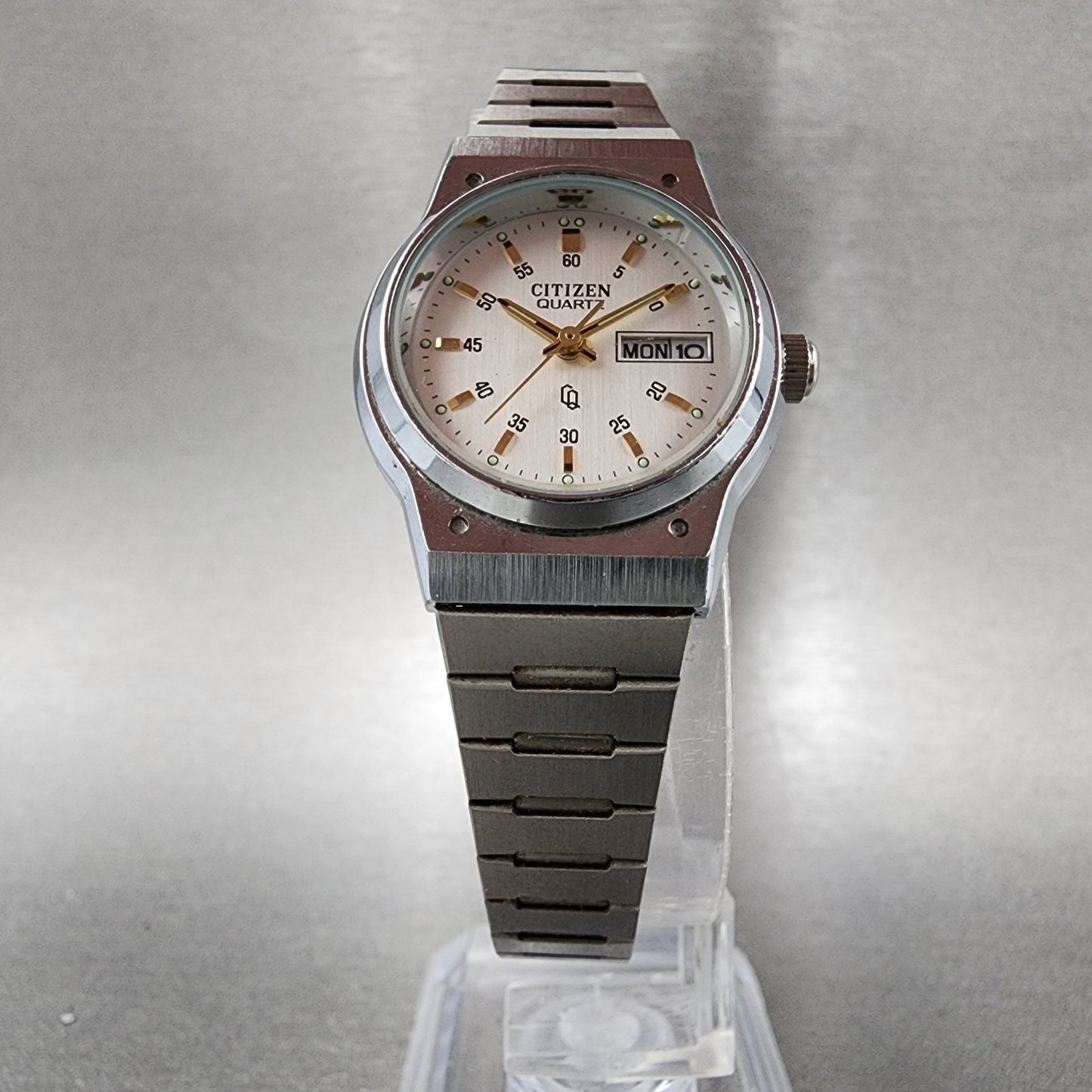 Citizen CQ Watch Women 25mm Silver Dial Silver Tone Daydate 6000-074815 New Batt