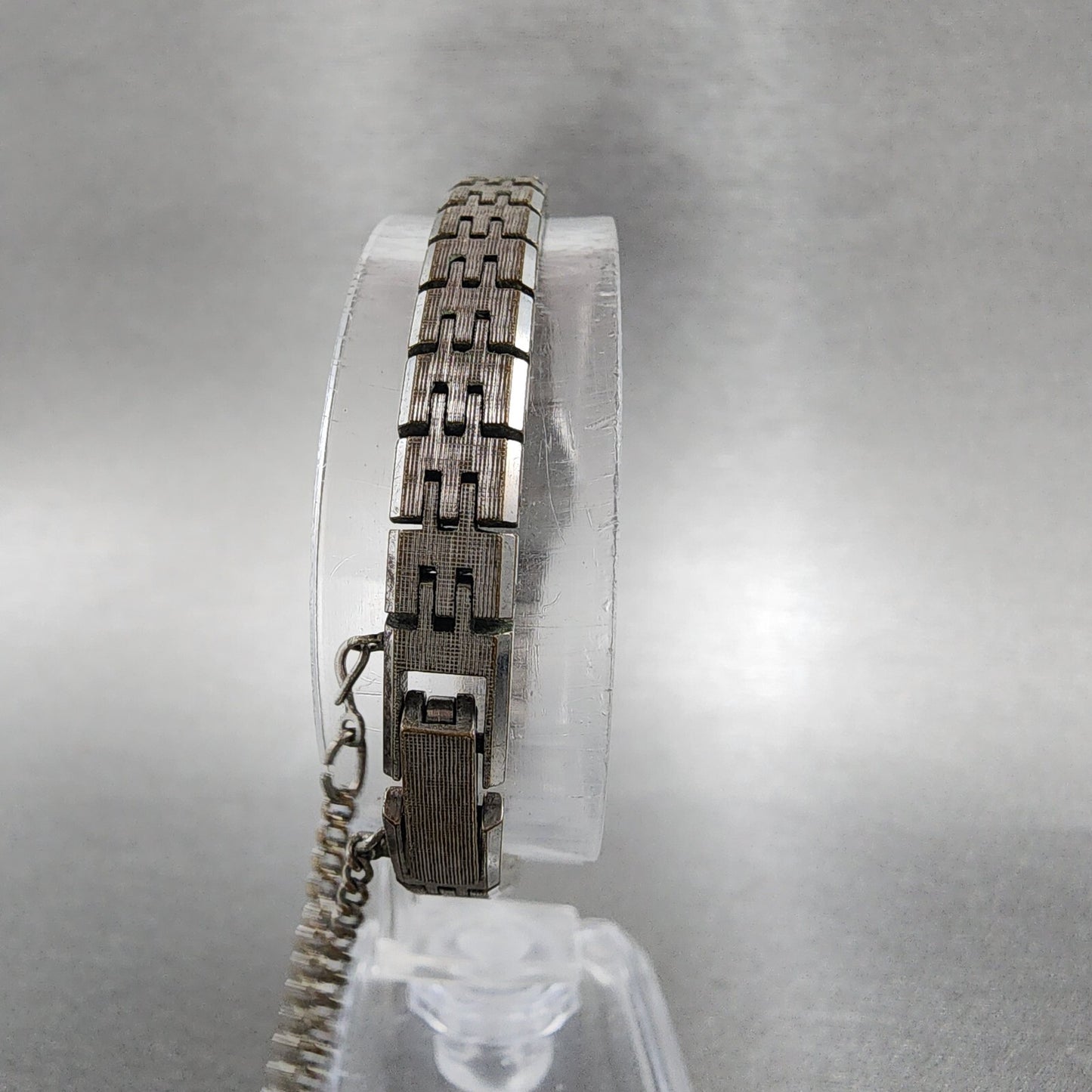 Seiko Watch Women 17mm Silver Dial Silver Tone Manual Round 11-0330 Runs